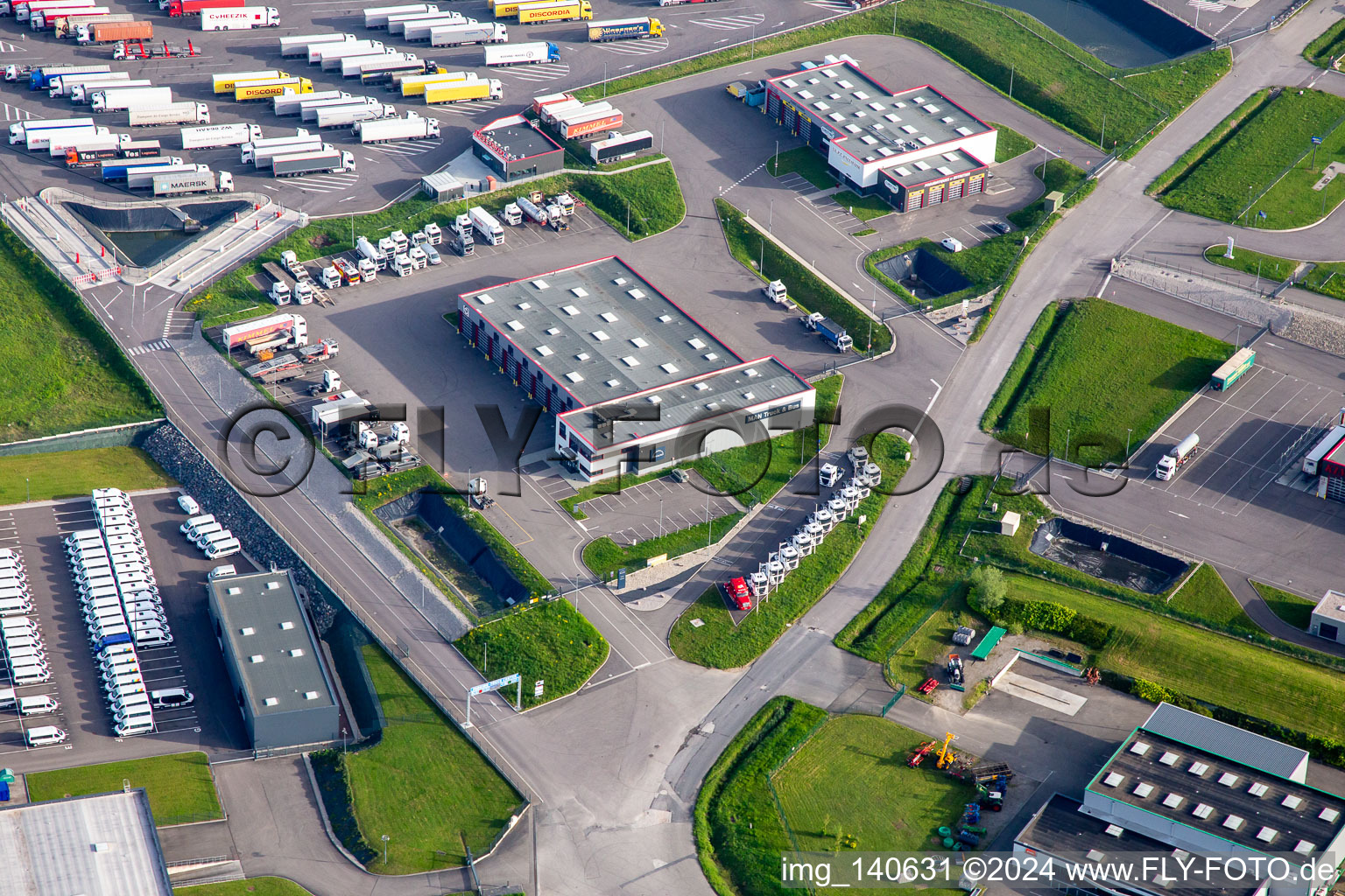 Aerial photograpy of Industrial estate with KIMMEL LOGISTIK, KIMMEL LAVAGE, Dietrich Véhicules and Sarre Union Pl Services - MAN at the Sarre-Union toll station - A4 - Sortie N°42 in Thal-Drulingen in the state Bas-Rhin, France