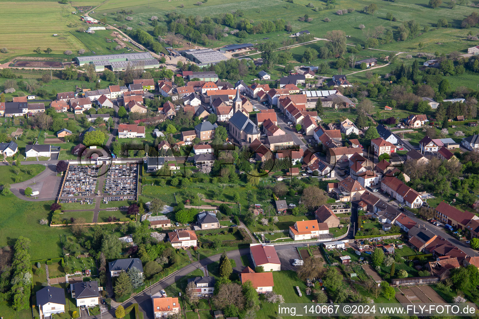 Eglise Petit-Réderching and cemetery in Petit-Réderching in the state Moselle, France