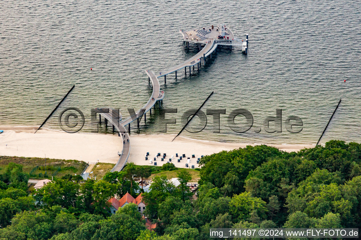 Oblique view of Koserow pier from 2021, 279 m long, special features: - Bell tower of Vineta Seating area for 150 people with sunset cinema Art installation "Man with bell" Execution B&0 Ingenieure, Hamburg Heuvelman Ibis GmbH, Leer in Koserow in the state Mecklenburg-Western Pomerania, Germany