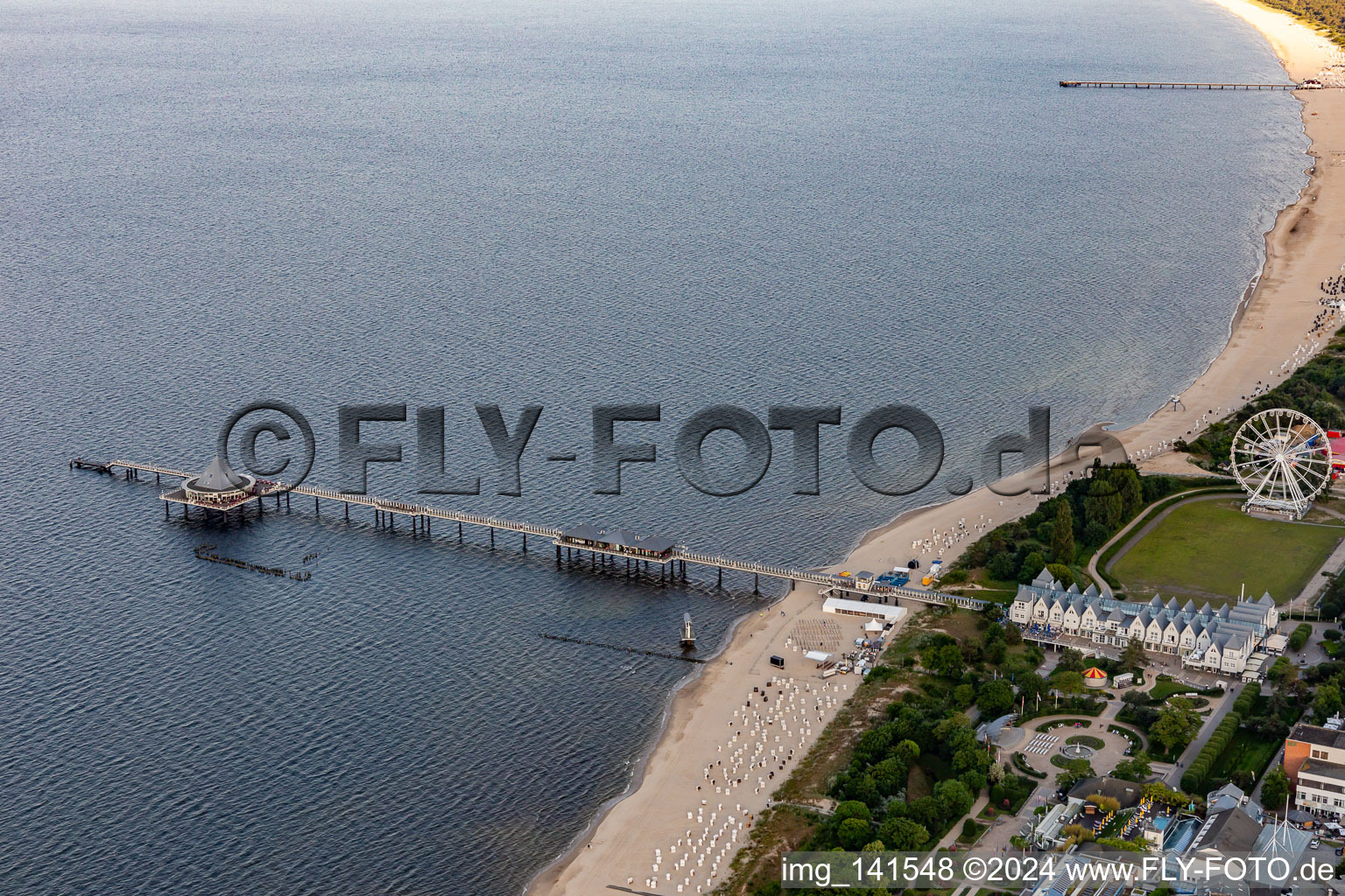 Pier Heringsdorf: longest illuminated pier with restaurant from the west in Heringsdorf in the state Mecklenburg-Western Pomerania, Germany