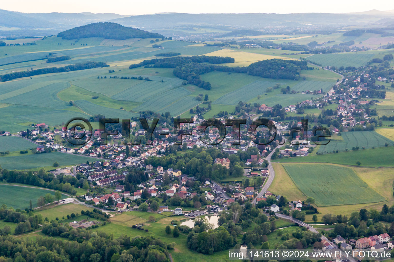 From the east in the district Hörnitz in Bertsdorf-Hörnitz in the state Saxony, Germany