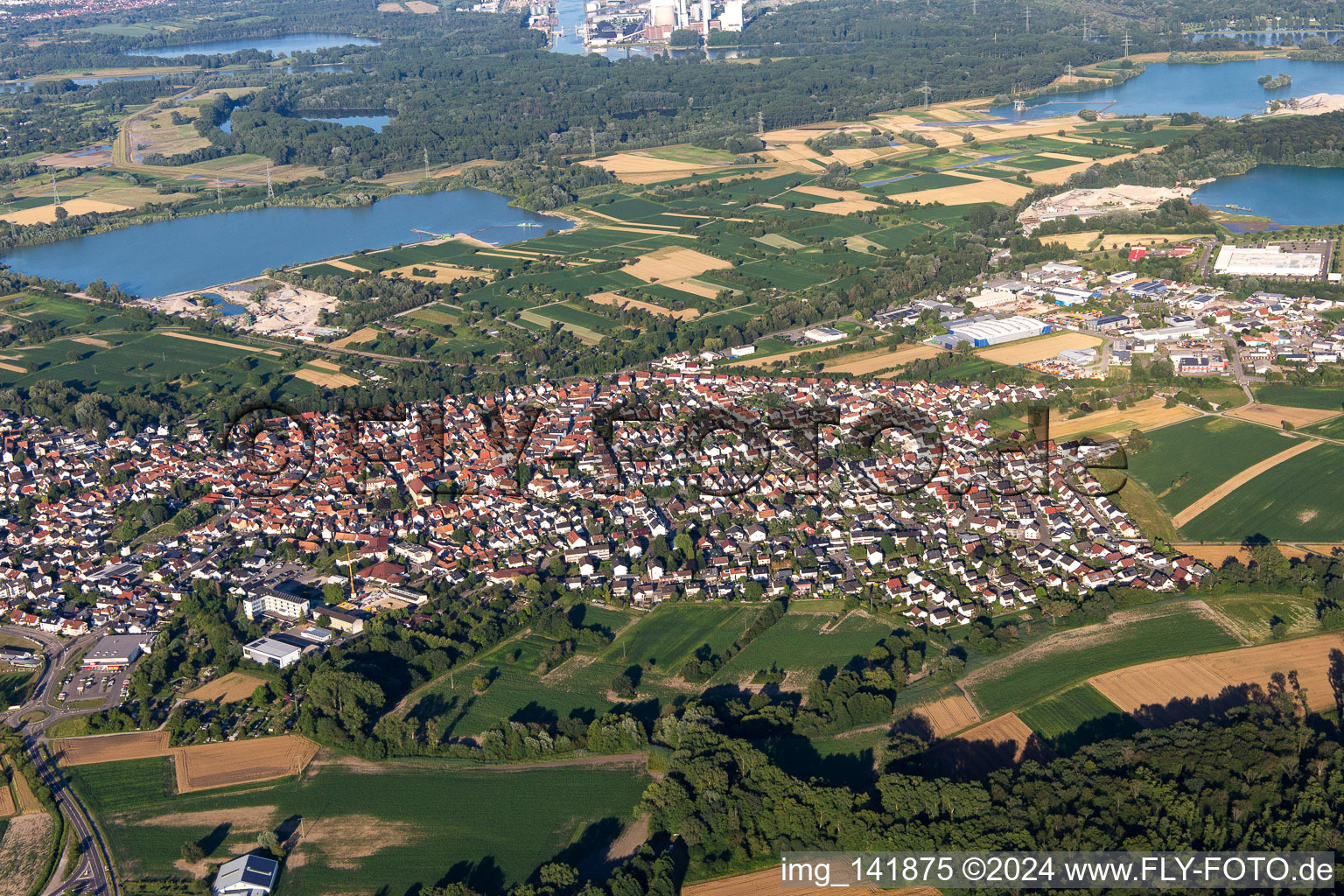 From the west in Hagenbach in the state Rhineland-Palatinate, Germany