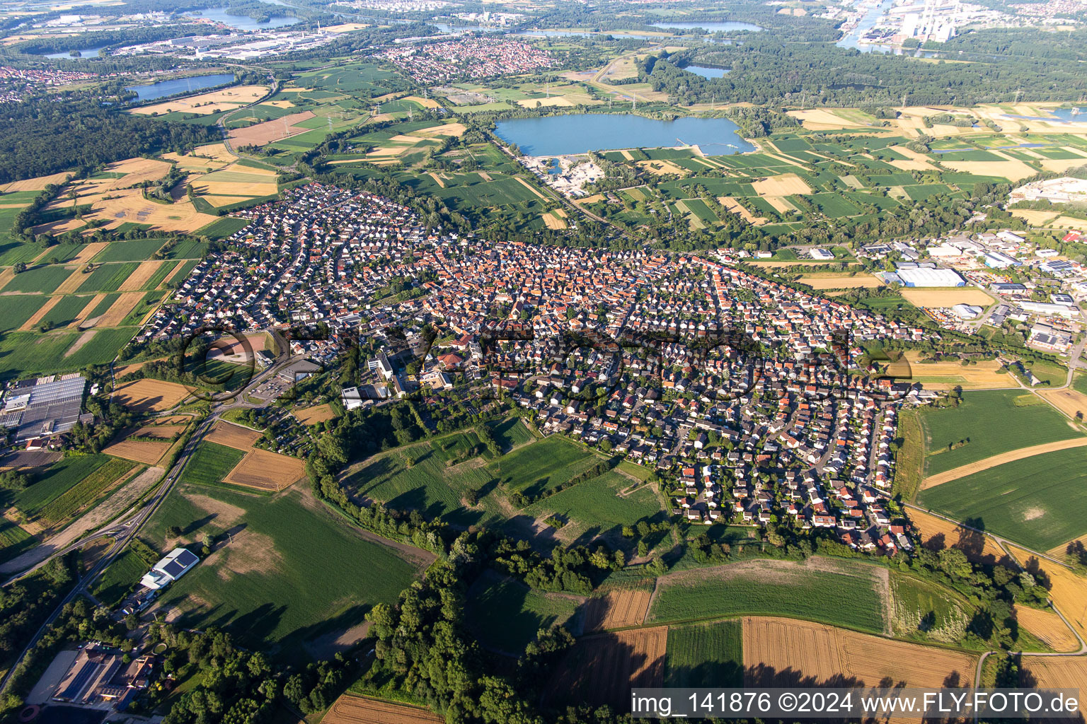 From the southwest in Hagenbach in the state Rhineland-Palatinate, Germany