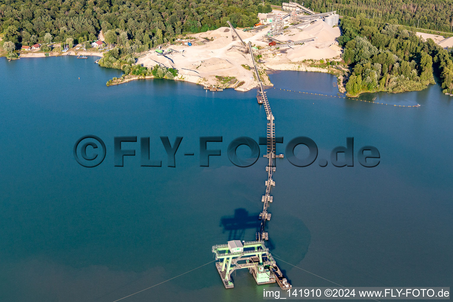 Floating dredger in the Epplesee of the Rhenstetten-Forchheim gravel pit in the district Silberstreifen in Rheinstetten in the state Baden-Wuerttemberg, Germany