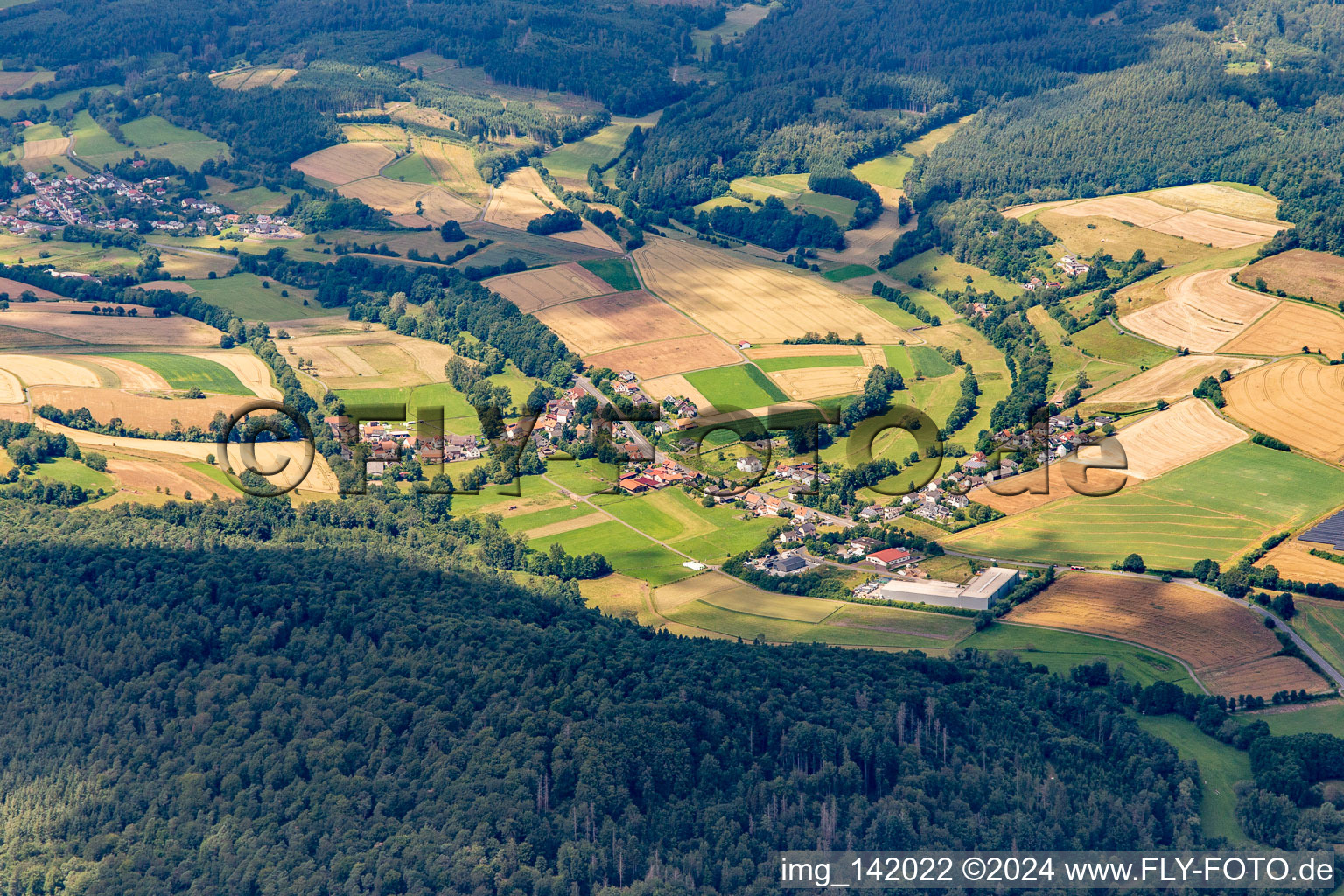 From the south in the district Heddersdorf in Kirchheim in the state Hesse, Germany