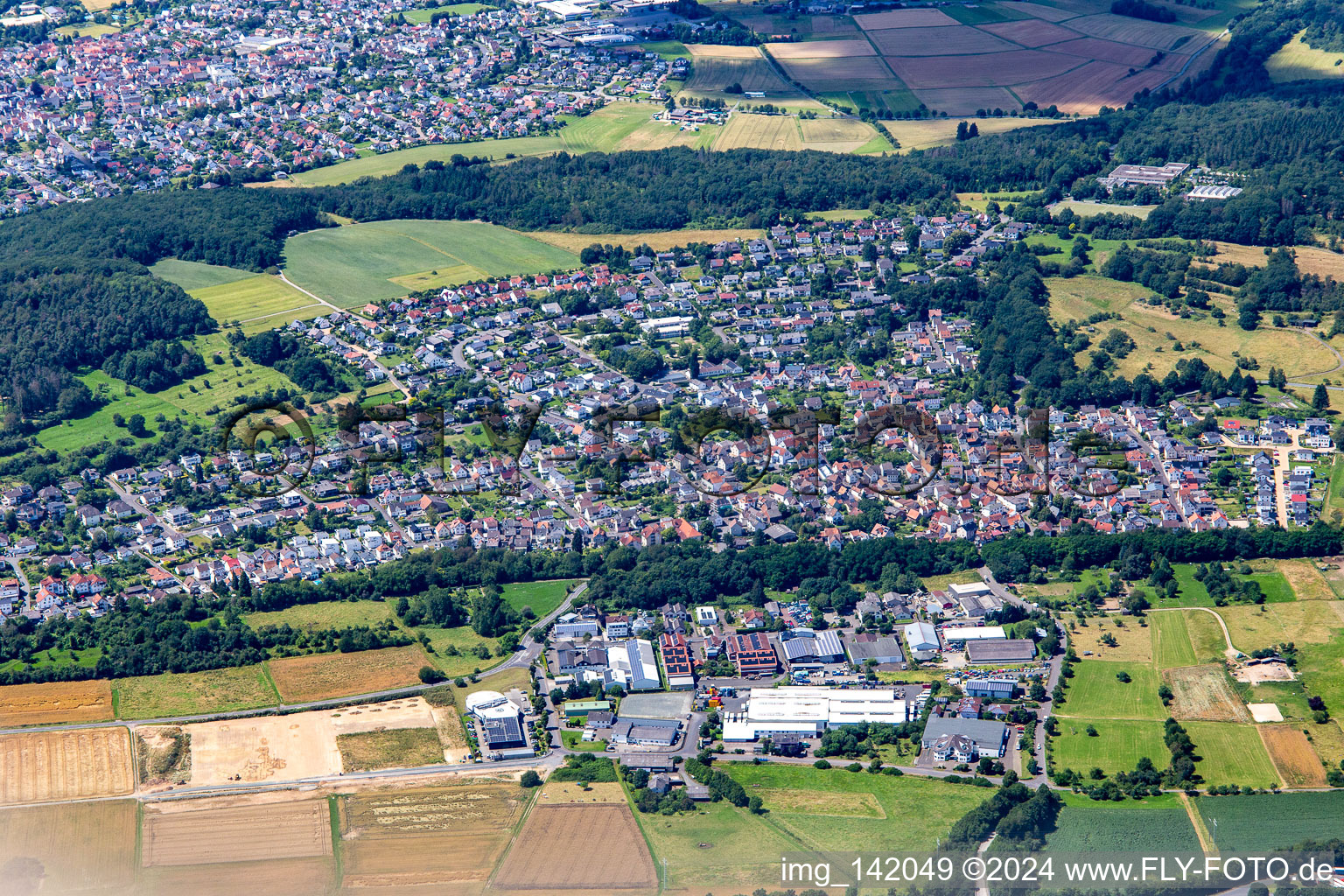 From the southeast in the district Launsbach in Wettenberg in the state Hesse, Germany