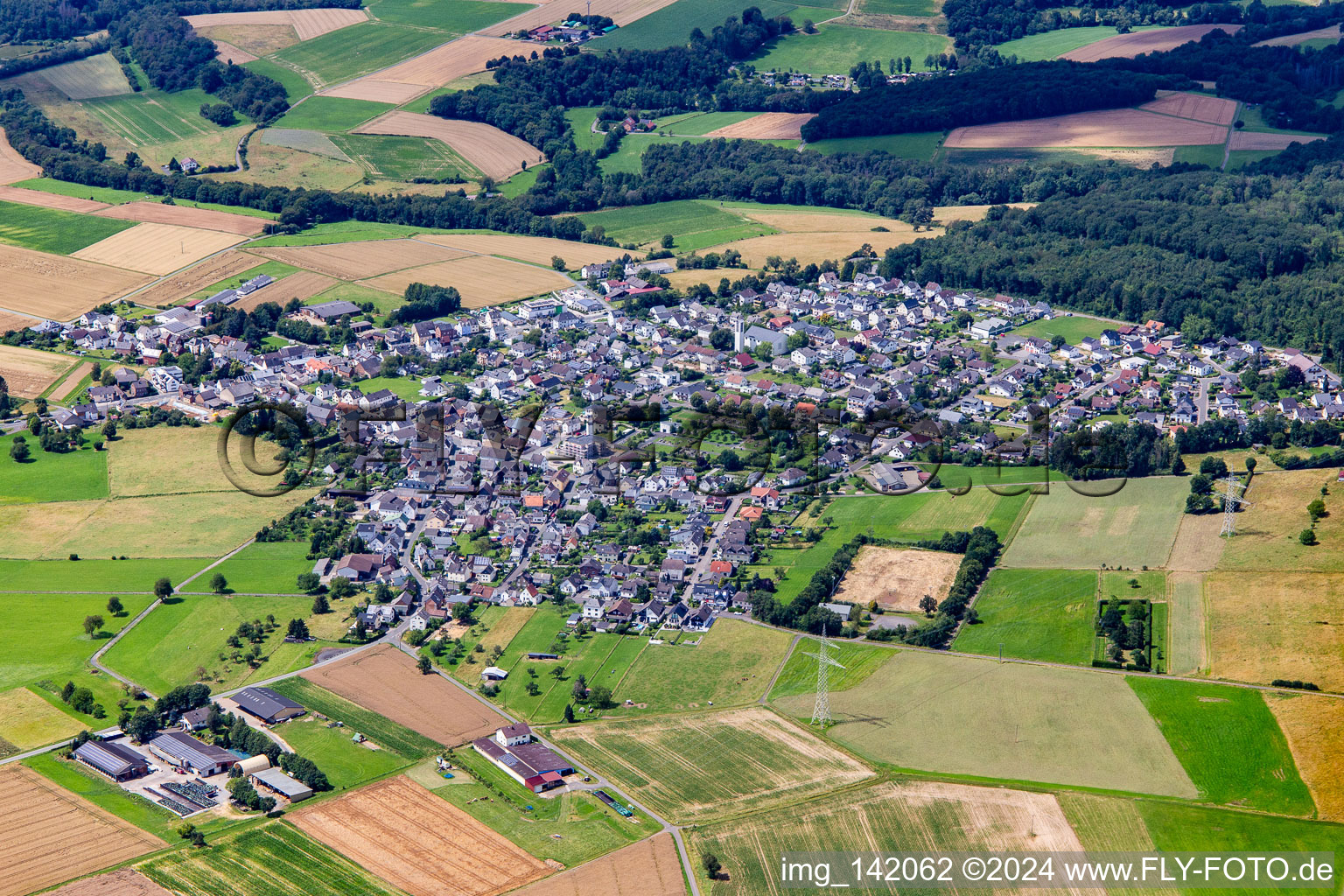 From the southeast in the district Oberzeuzheim in Hadamar in the state Hesse, Germany