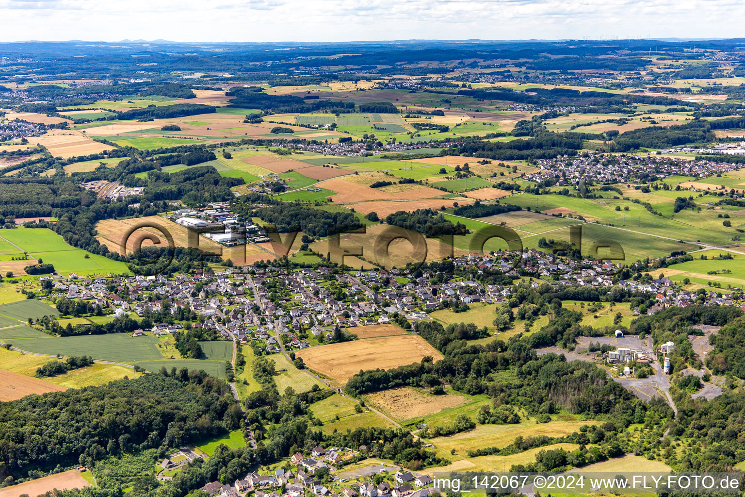 From the southeast in Dreikirchen in the state Rhineland-Palatinate, Germany