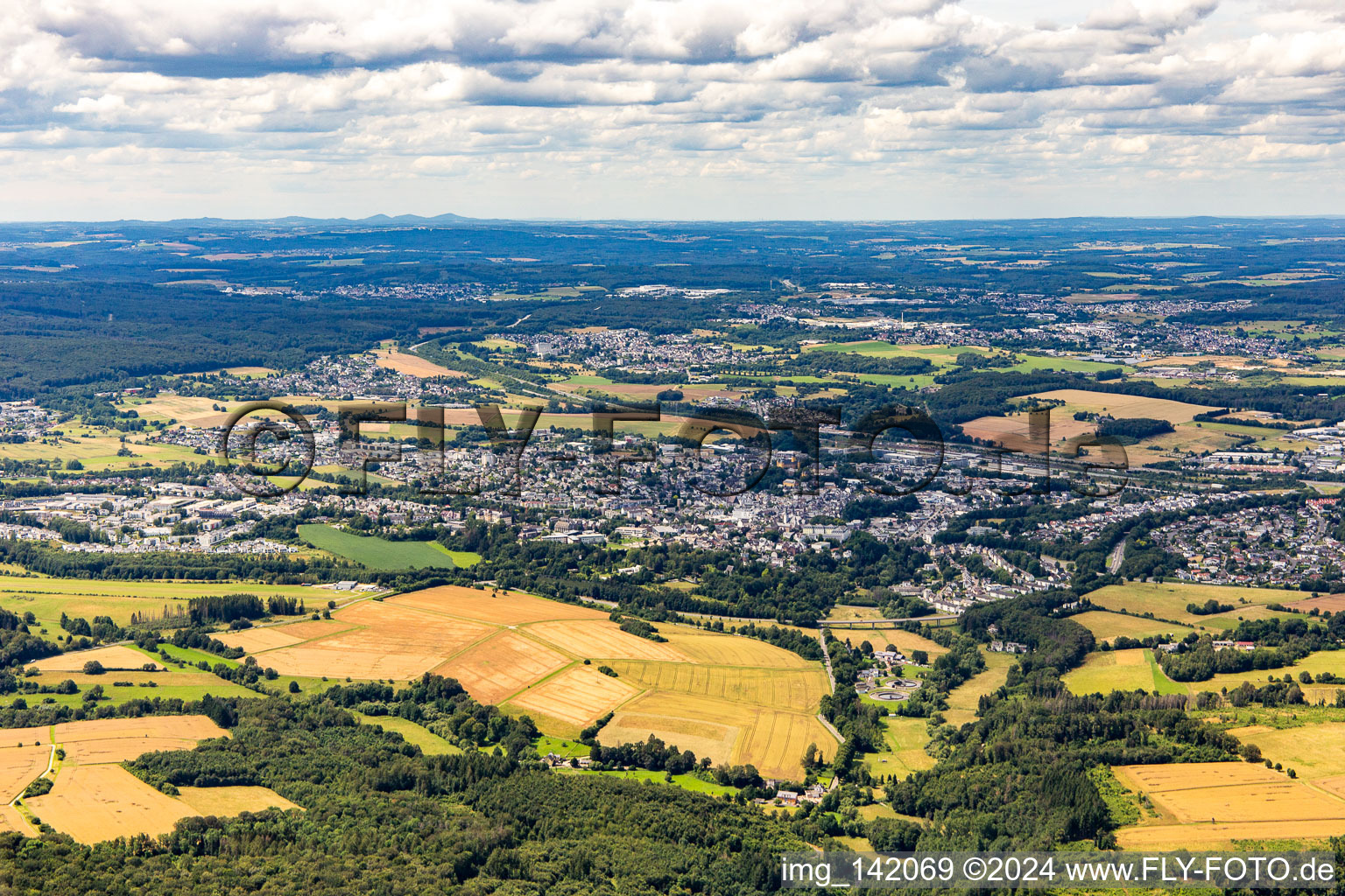 From the southeast in Montabaur in the state Rhineland-Palatinate, Germany