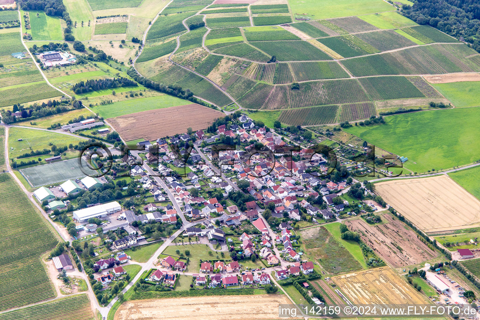 From the east in Sommerloch in the state Rhineland-Palatinate, Germany