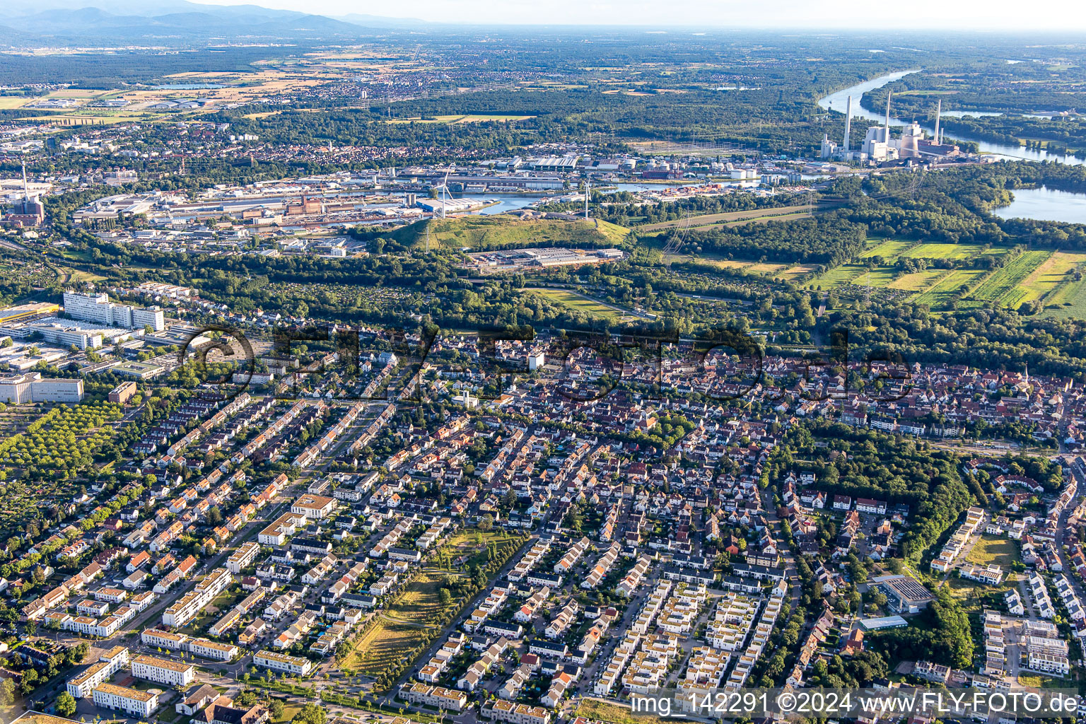 From the north in the district Knielingen in Karlsruhe in the state Baden-Wuerttemberg, Germany