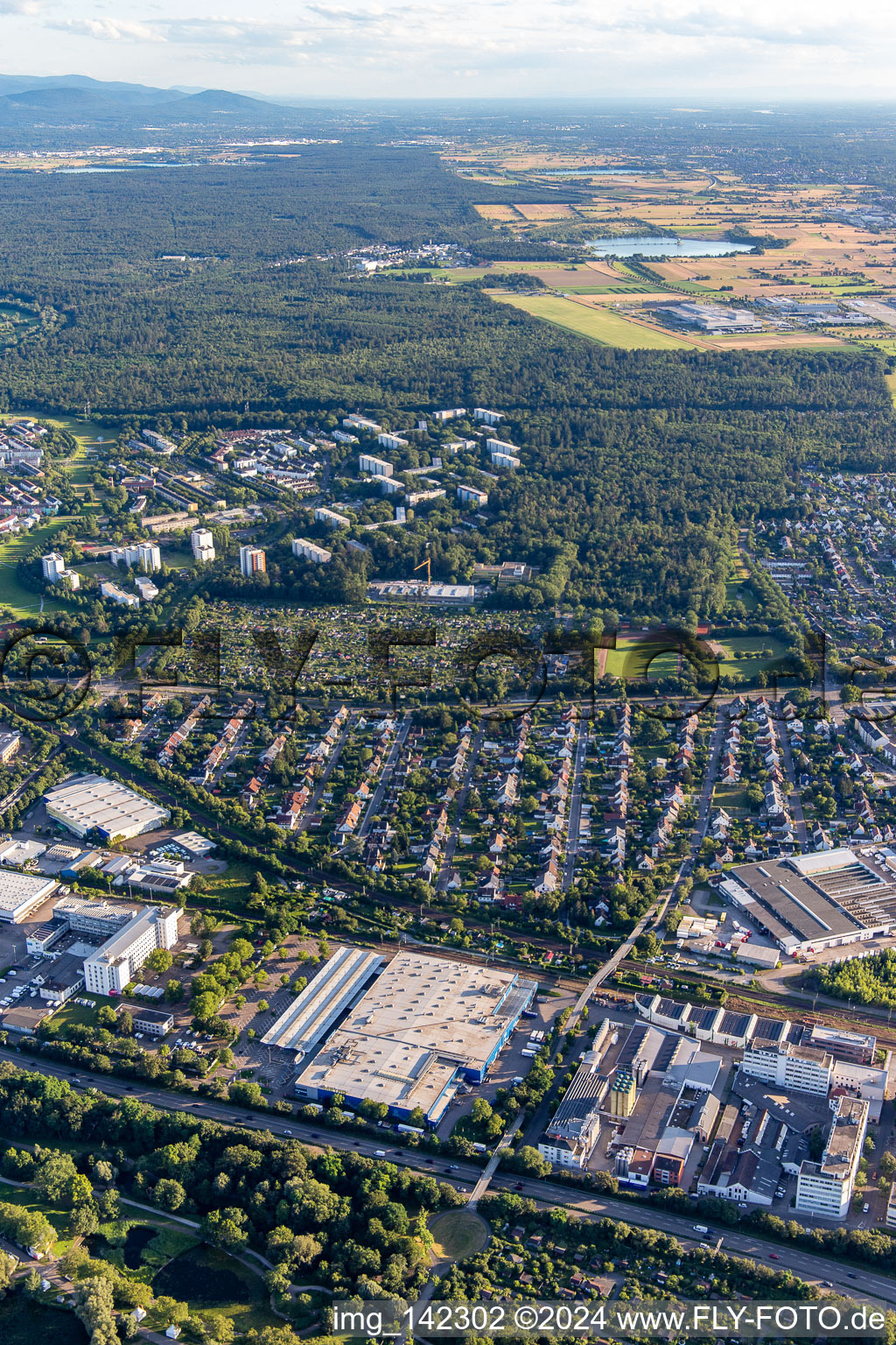 METRO Karlsruhe in front of the Hardeck settlement in the district Grünwinkel in Karlsruhe in the state Baden-Wuerttemberg, Germany