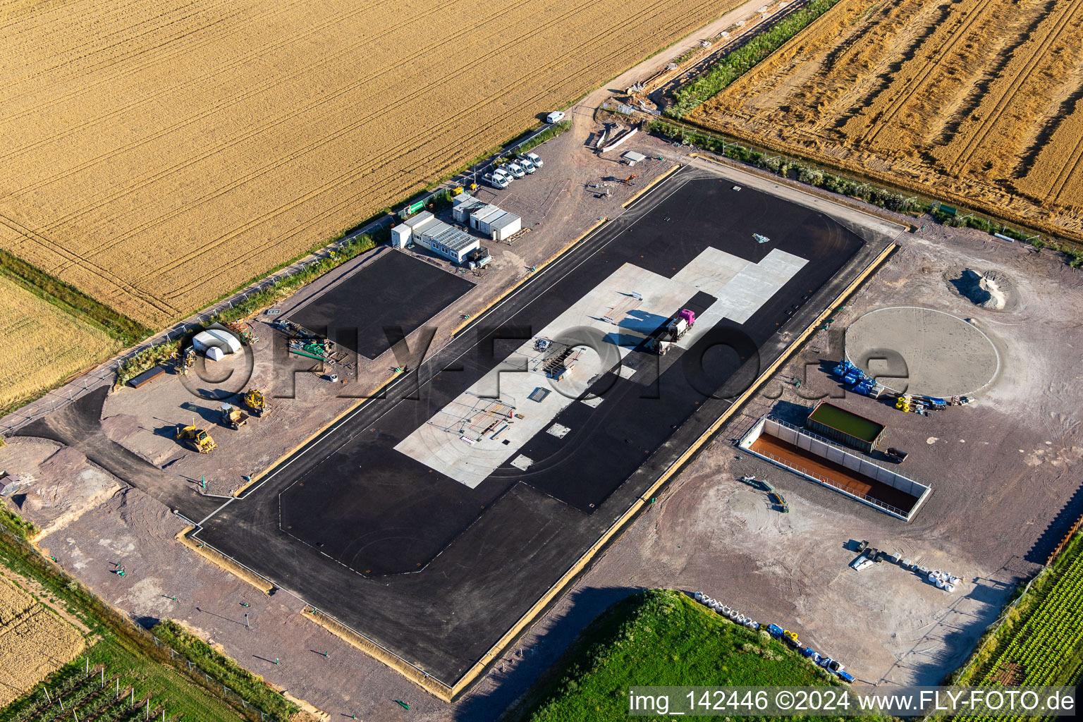 Aerial view of Development of agricultural hall in Insheim in the state Rhineland-Palatinate, Germany