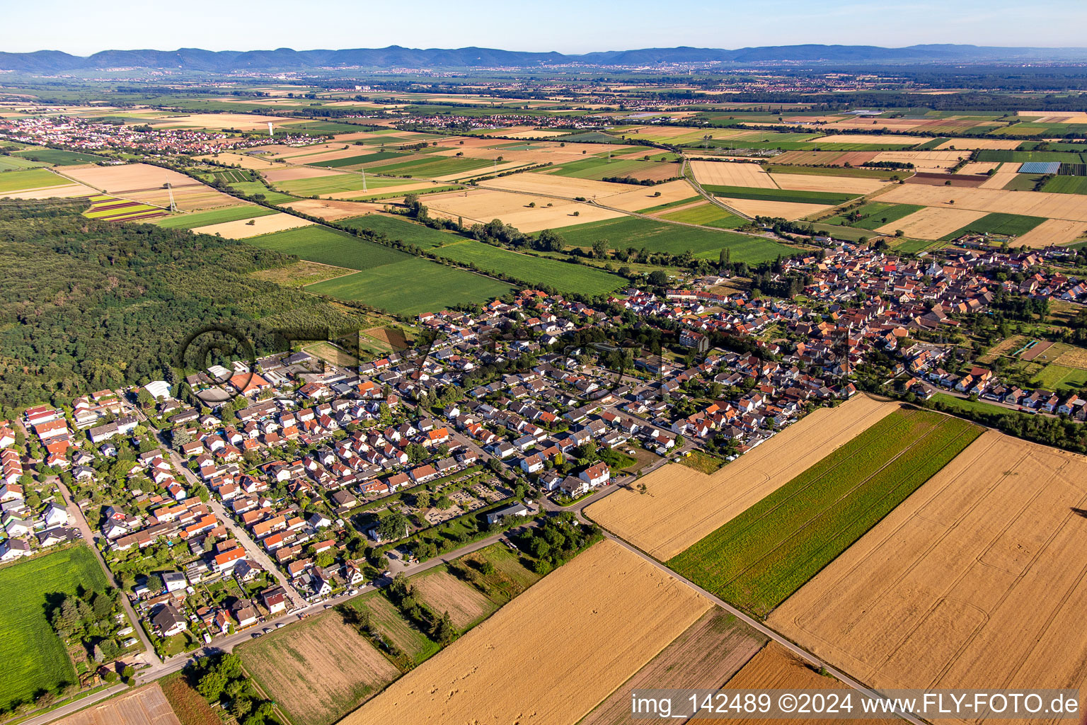 From the east in Westheim in the state Rhineland-Palatinate, Germany