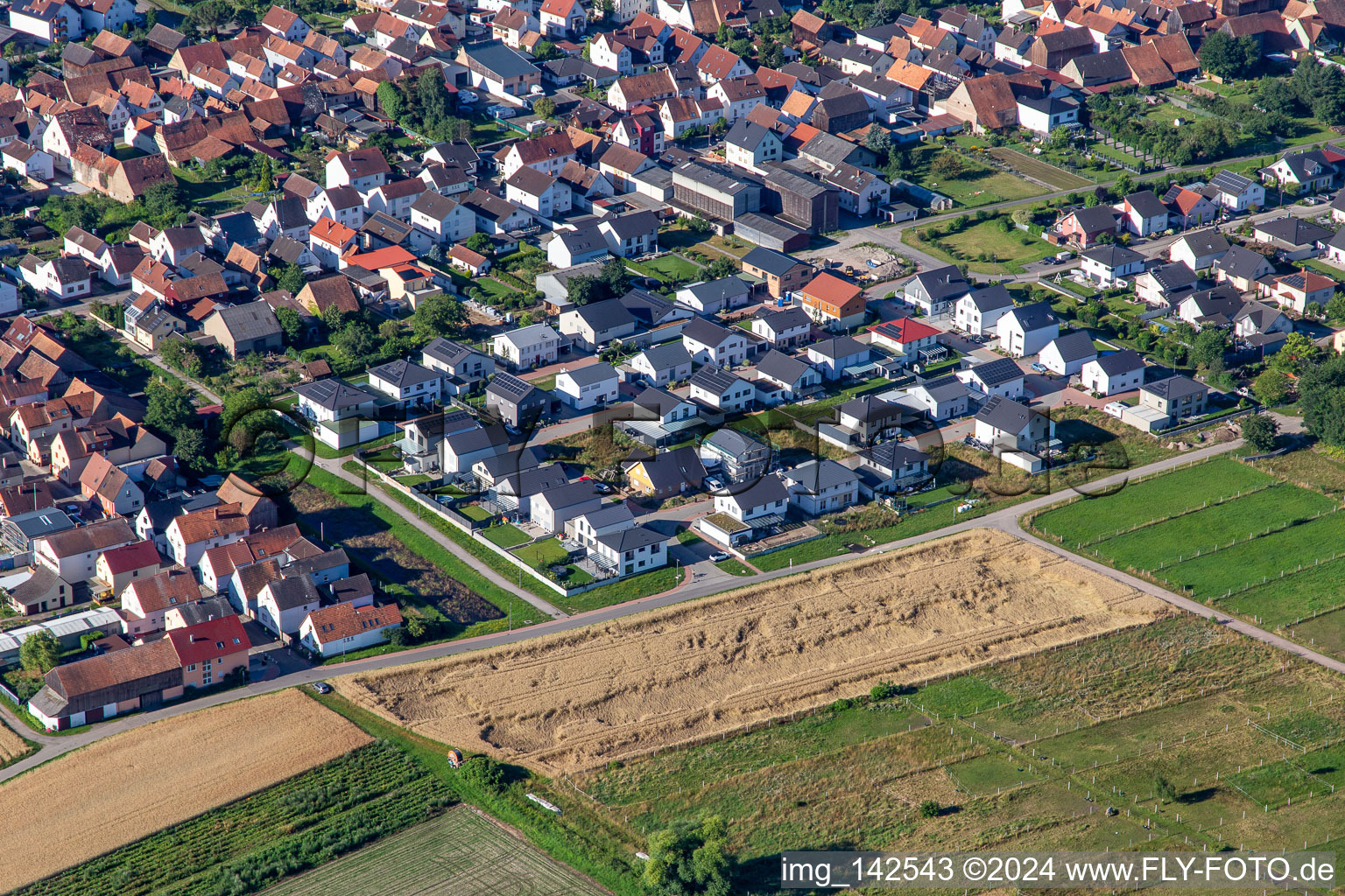 New development area in Sandblatt in Hatzenbühl in the state Rhineland-Palatinate, Germany from above