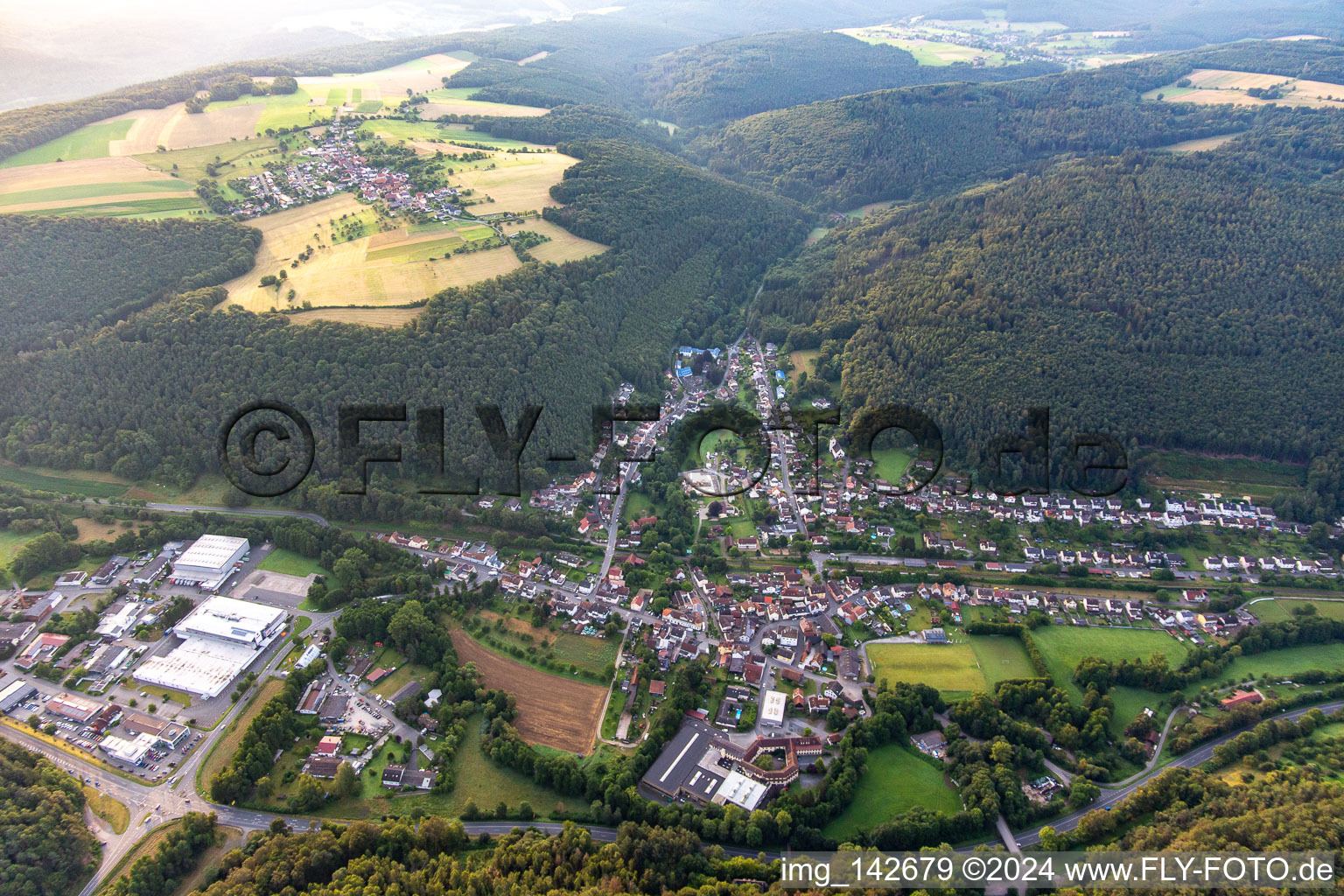 From the west in the district Zell in Bad König in the state Hesse, Germany