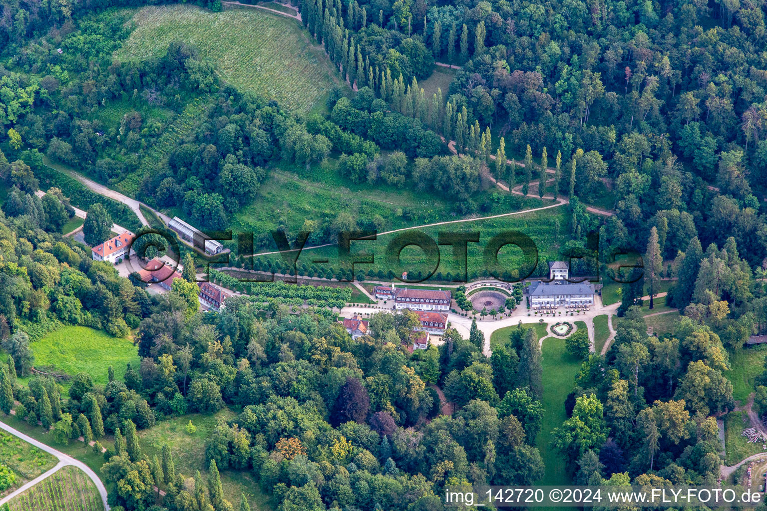 Fürstenlager State Park: spa fountain and village in the landscape park of a princely summer residence from the 18th century. :///fuerstenlager in the district Auerbach in Bensheim in the state Hesse, Germany