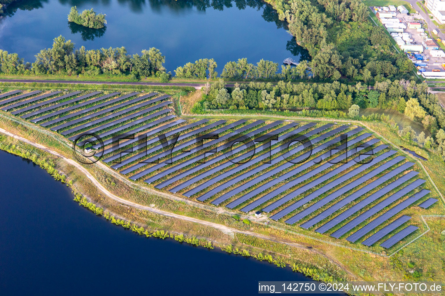 Large open-air PV system between two quarry lakes in Lampertheim in the state Hesse, Germany