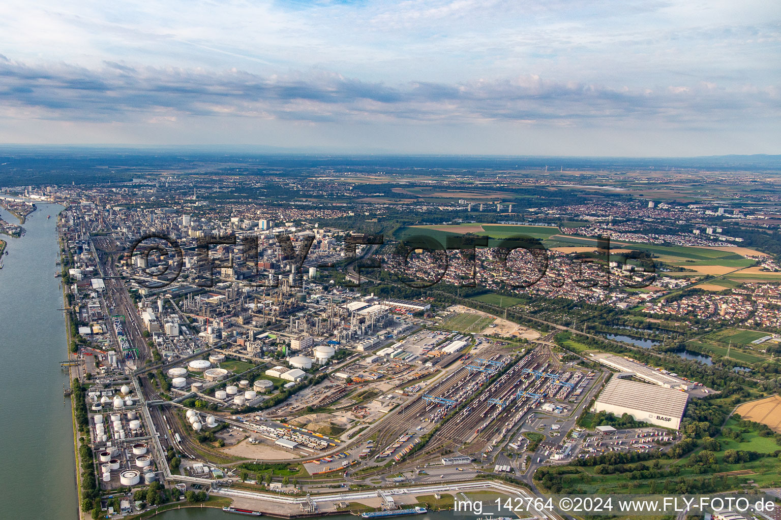 Chemical plant on the banks of the Rhine http in the district BASF in Ludwigshafen am Rhein in the state Rhineland-Palatinate, Germany