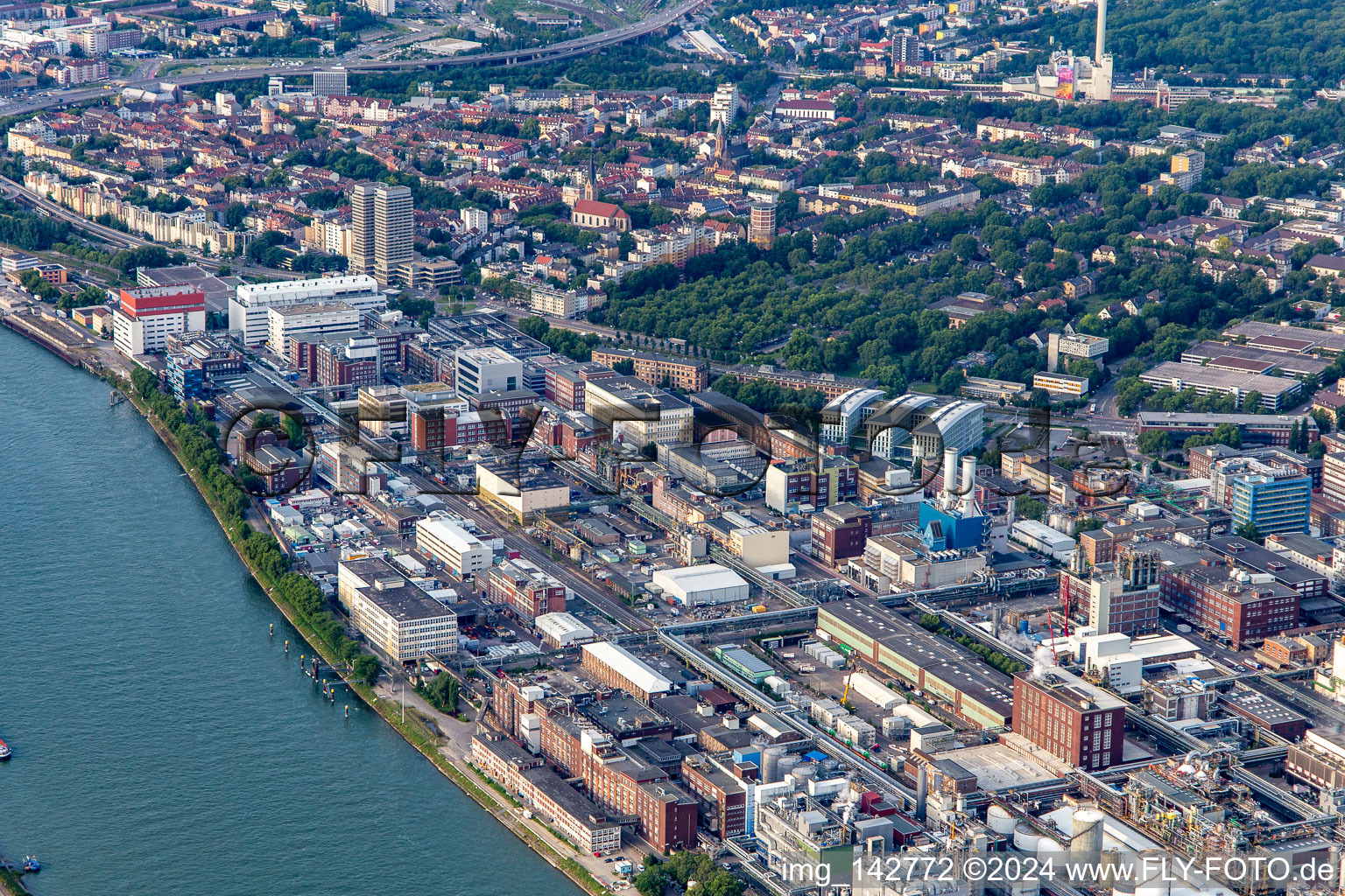 Chemical plant on the banks of the Rhine http in the district BASF in Ludwigshafen am Rhein in the state Rhineland-Palatinate, Germany out of the air