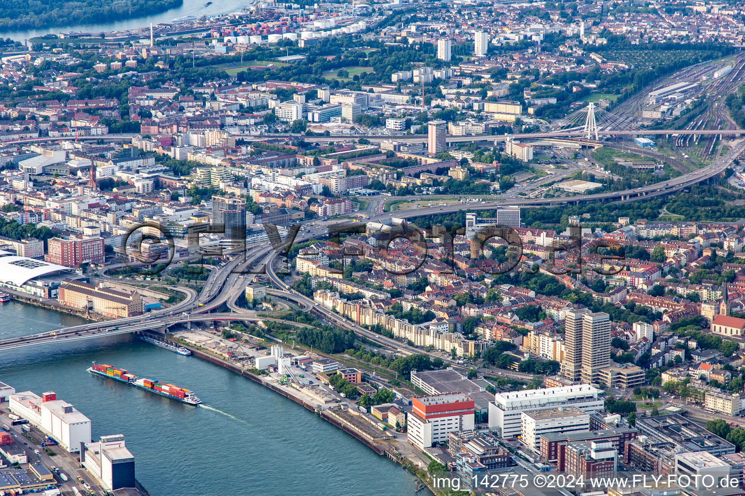 B44 elevated road to the Kurt Schumacher Bridge over the Rhine in the district Hemshof in Ludwigshafen am Rhein in the state Rhineland-Palatinate, Germany