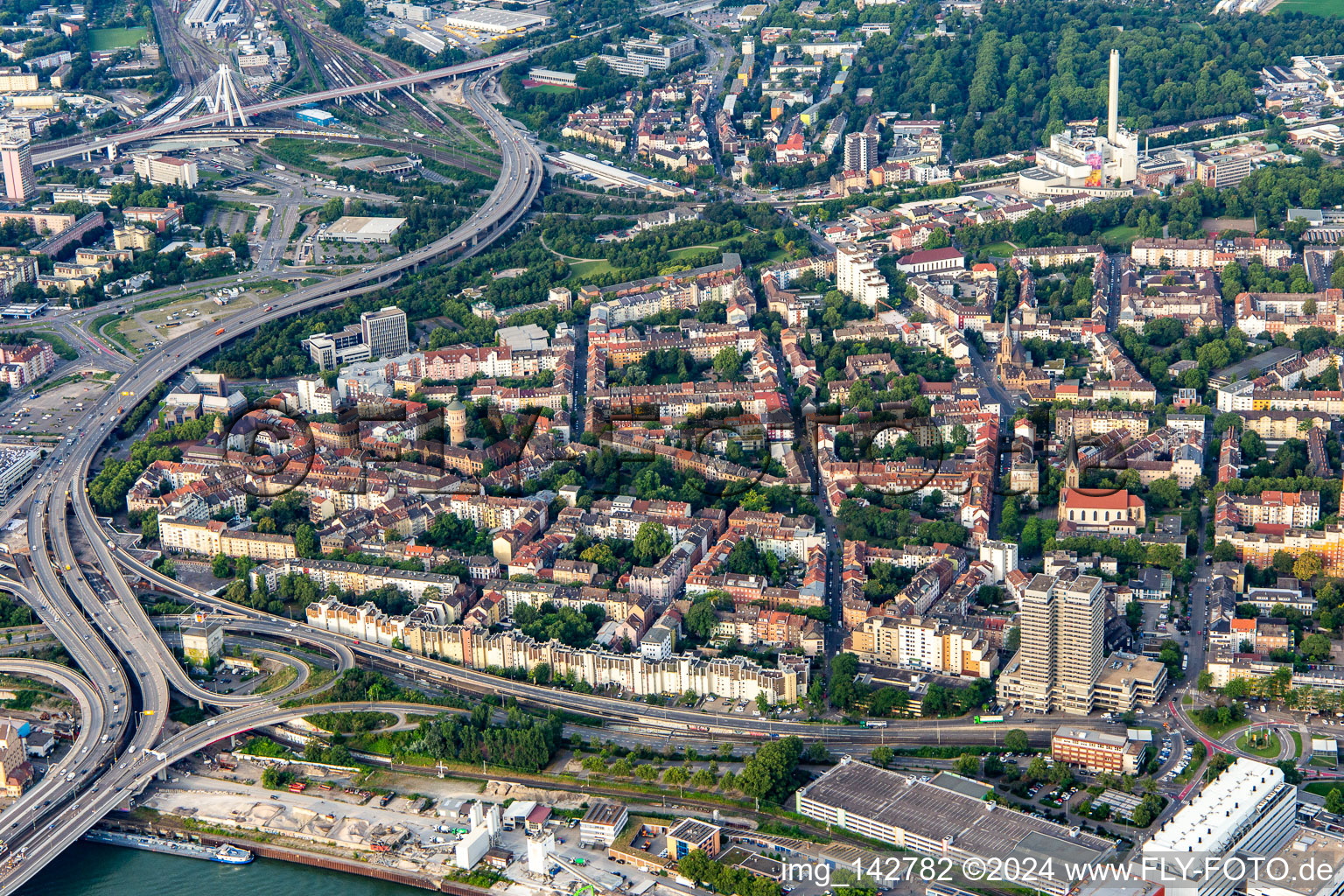 From the east in the district Hemshof in Ludwigshafen am Rhein in the state Rhineland-Palatinate, Germany