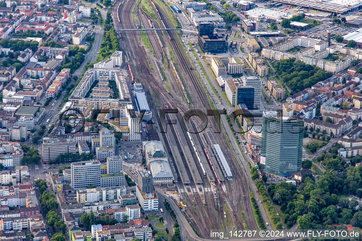 Mannheim Central Station and Victoria Tower in the district Schwetzingerstadt in Mannheim in the state Baden-Wuerttemberg, Germany