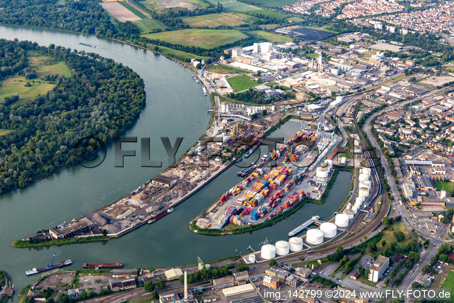 Mundenheimer Altrheinhafen and Kaiserwörthafen on the Rhine in the district Mundenheim in Ludwigshafen am Rhein in the state Rhineland-Palatinate, Germany