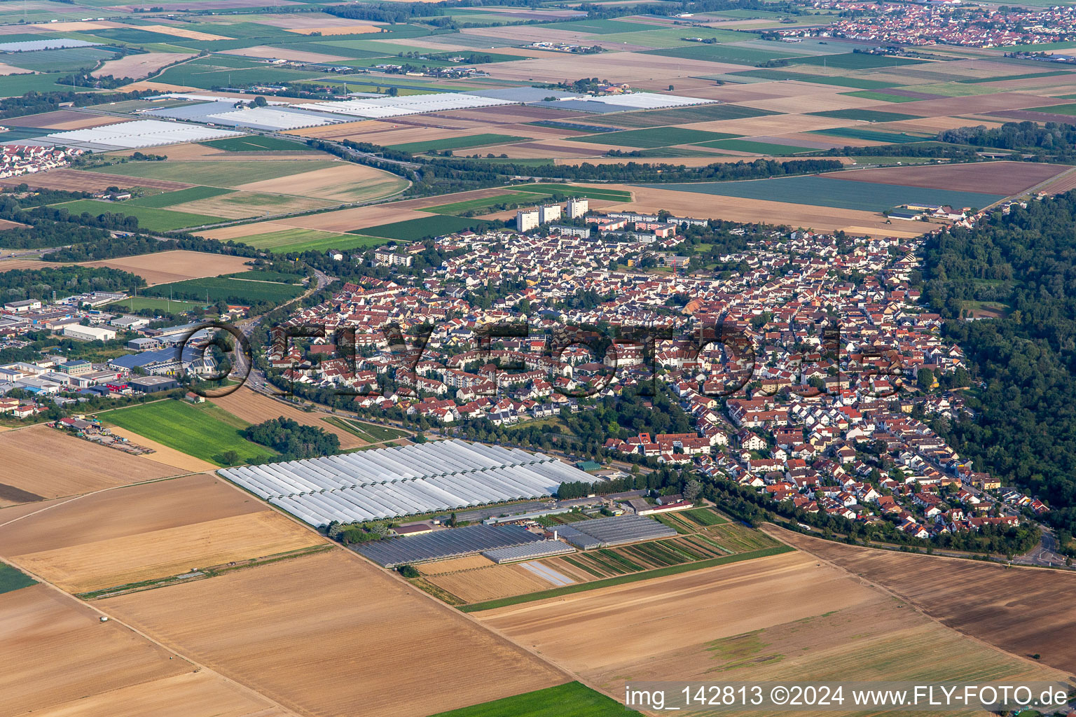 From the east in the district Maudach in Ludwigshafen am Rhein in the state Rhineland-Palatinate, Germany