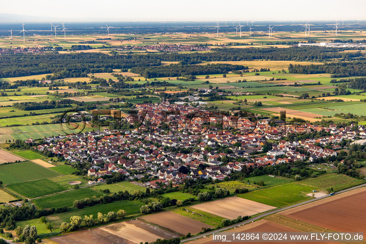 From northeast in Zeiskam in the state Rhineland-Palatinate, Germany