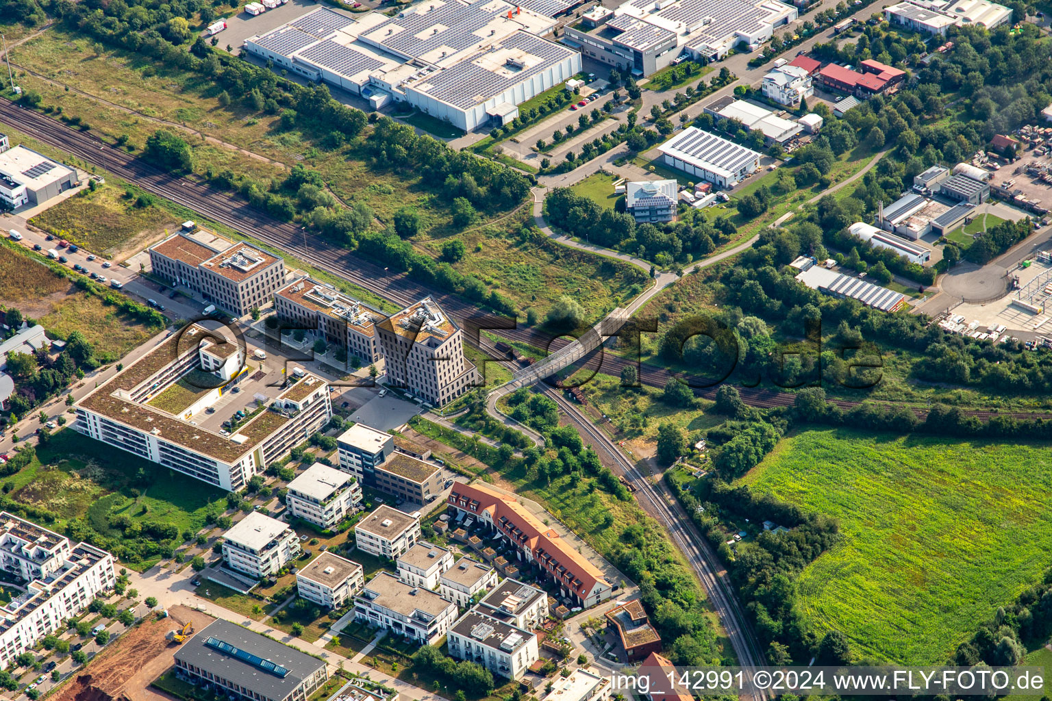 Dentist Landau | KauWerk - Dr. Werling, Dr. Röth & colleagues, occupational therapy and speech therapy Schilling - Landau - children and adult therapies in Medivicus - Center for Health and MVZ Südpfalz - Surgery - ri, on Paul-von-Denis-Straße along the railway line and bicycle bridge over the railway in the district Queichheim in Landau in der Pfalz in the state Rhineland-Palatinate, Germany