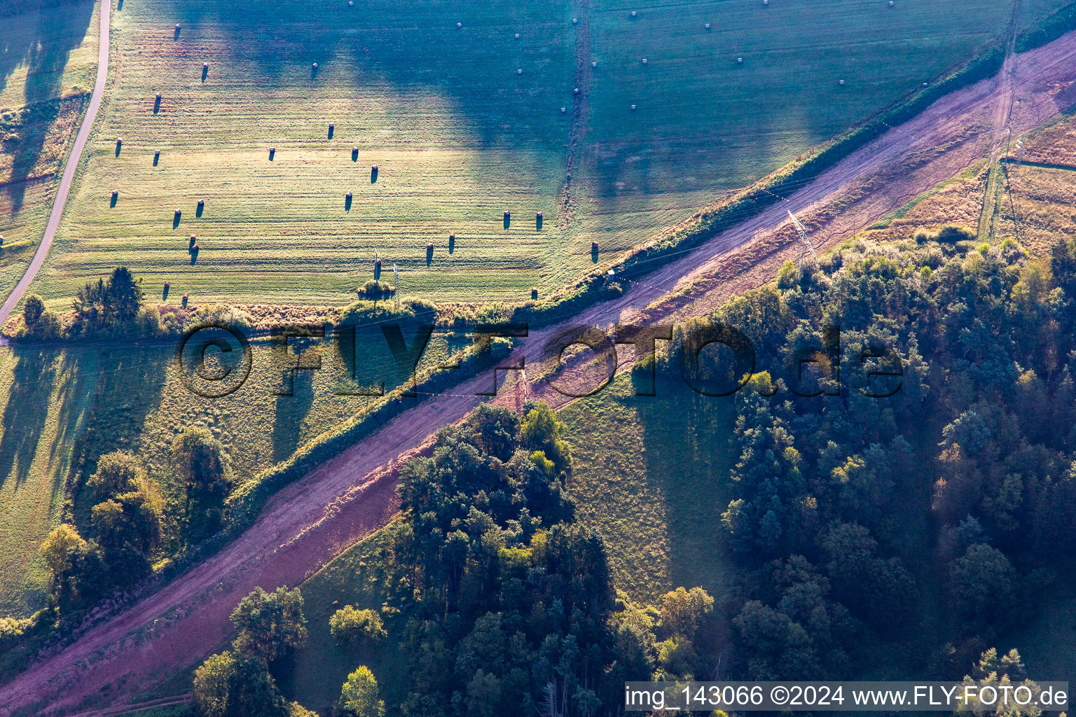 Route for the new construction of the 51 km section of the Trans-Europe Natural Gas Pipeline (TENP-I between the Netherlands and Switzerland) between Mittelbrunn and Klingenmünster in Spirkelbach in the state Rhineland-Palatinate, Germany