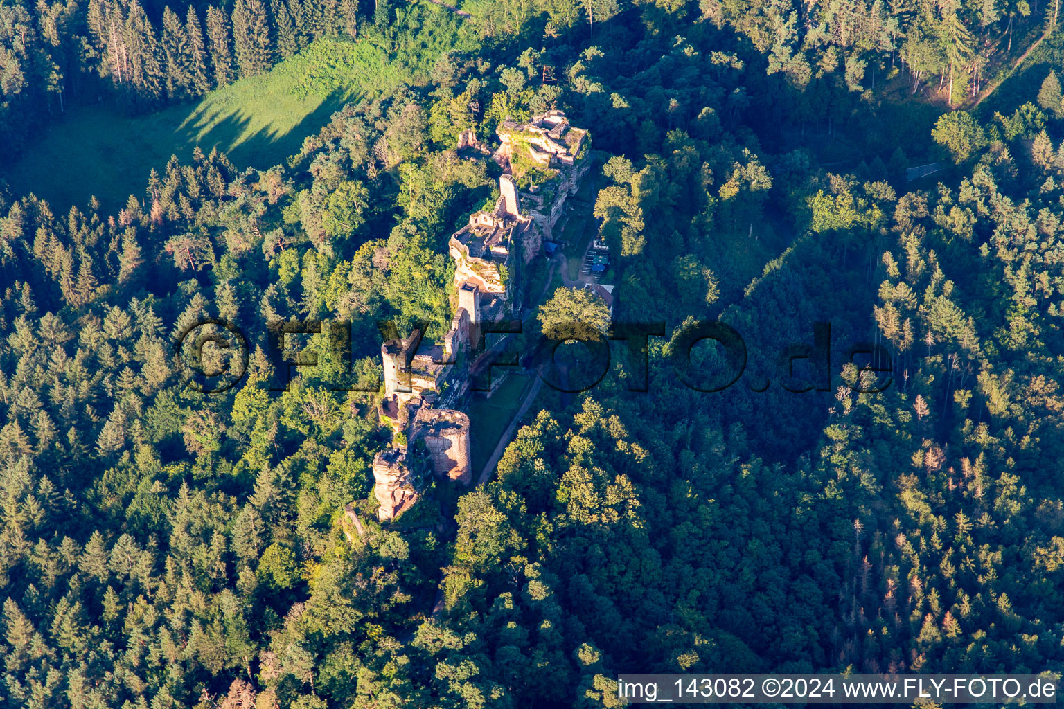 Oblique view of Altdahn castle massif with Granfendahn and Tanstein castle ruins in Dahn in the state Rhineland-Palatinate, Germany