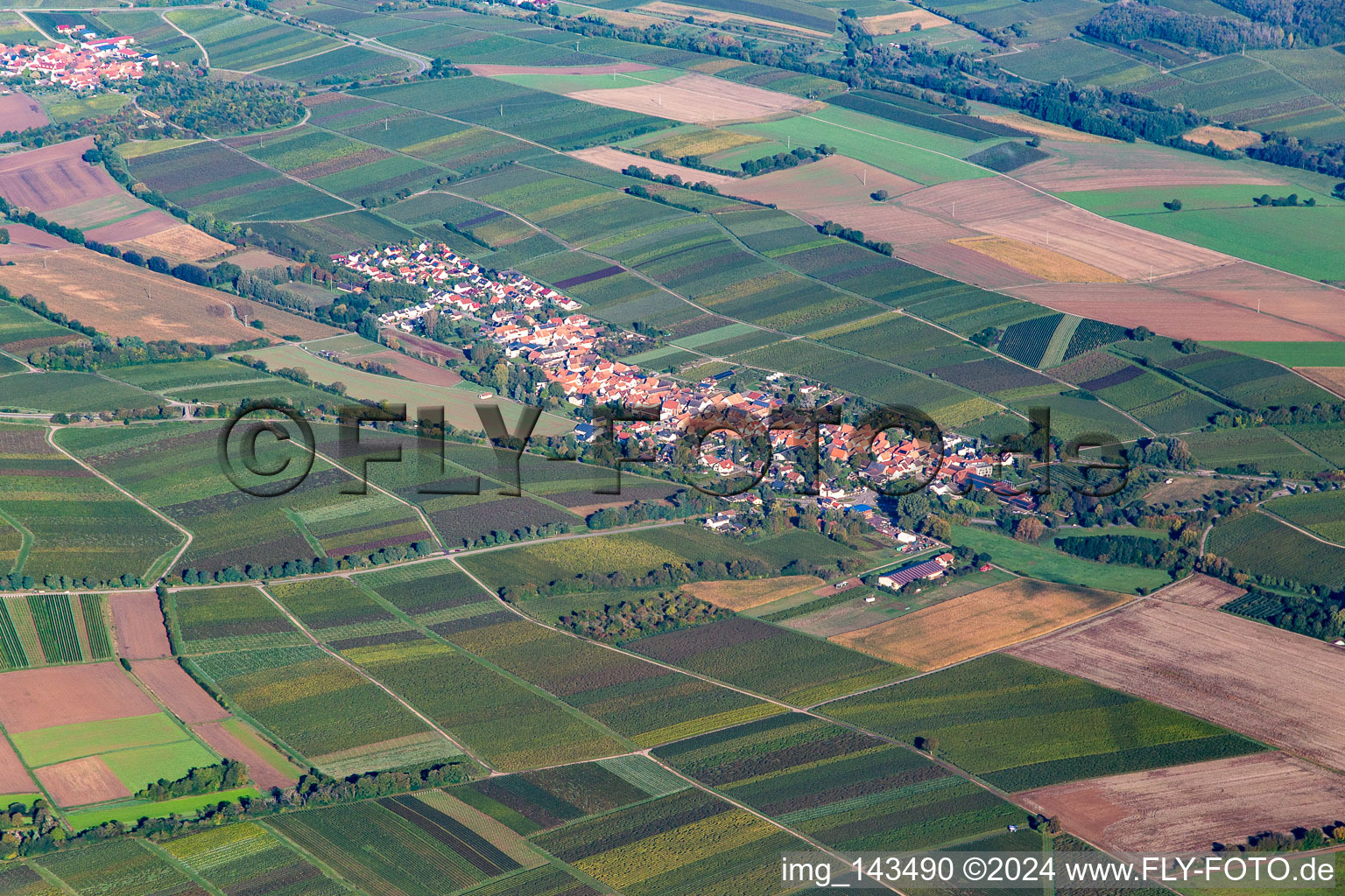 Town from the southeast in Niederhorbach in the state Rhineland-Palatinate, Germany