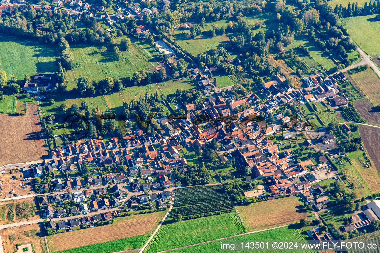 Village from the south in the district Mühlhofen in Billigheim-Ingenheim in the state Rhineland-Palatinate, Germany