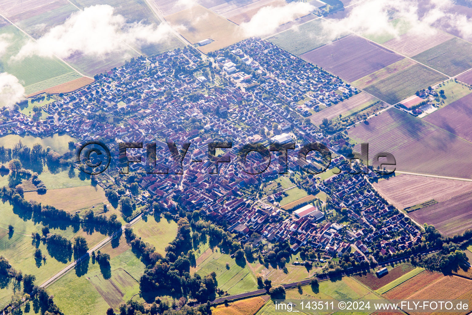 From the northwest in Steinweiler in the state Rhineland-Palatinate, Germany