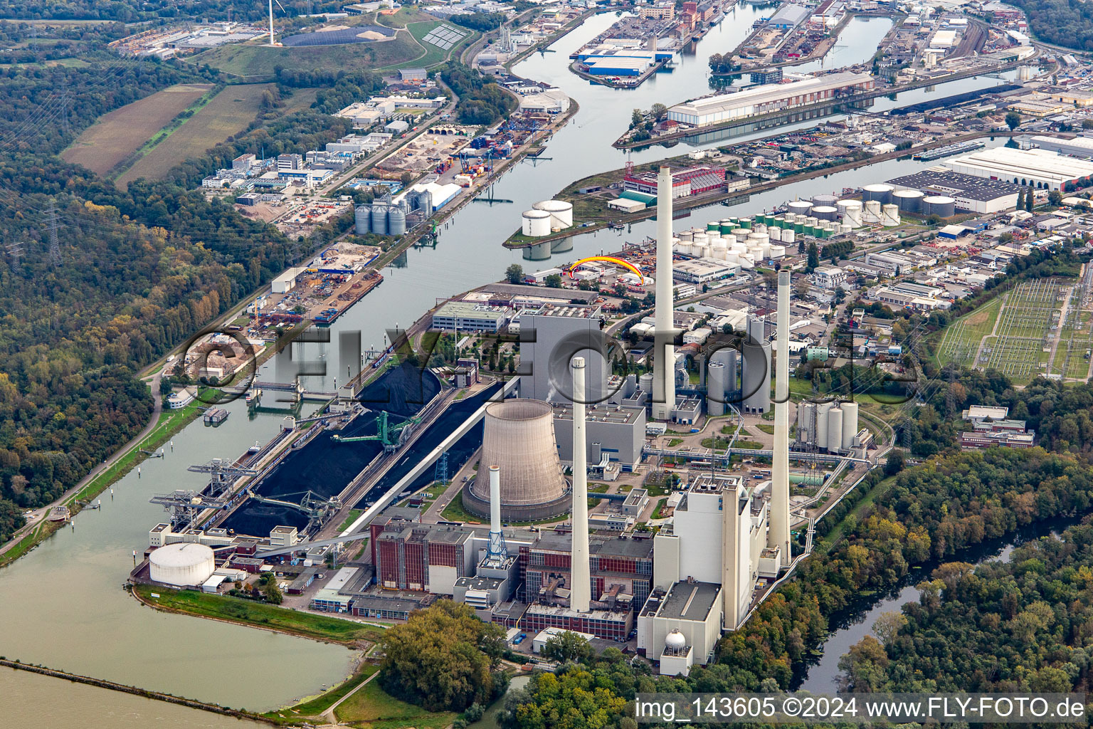 Paraglider at the Rheinhafen steam power plant Karlsruhe of EnBW Energie Baden-Württemberg AG in the district Daxlanden in Karlsruhe in the state Baden-Wuerttemberg, Germany