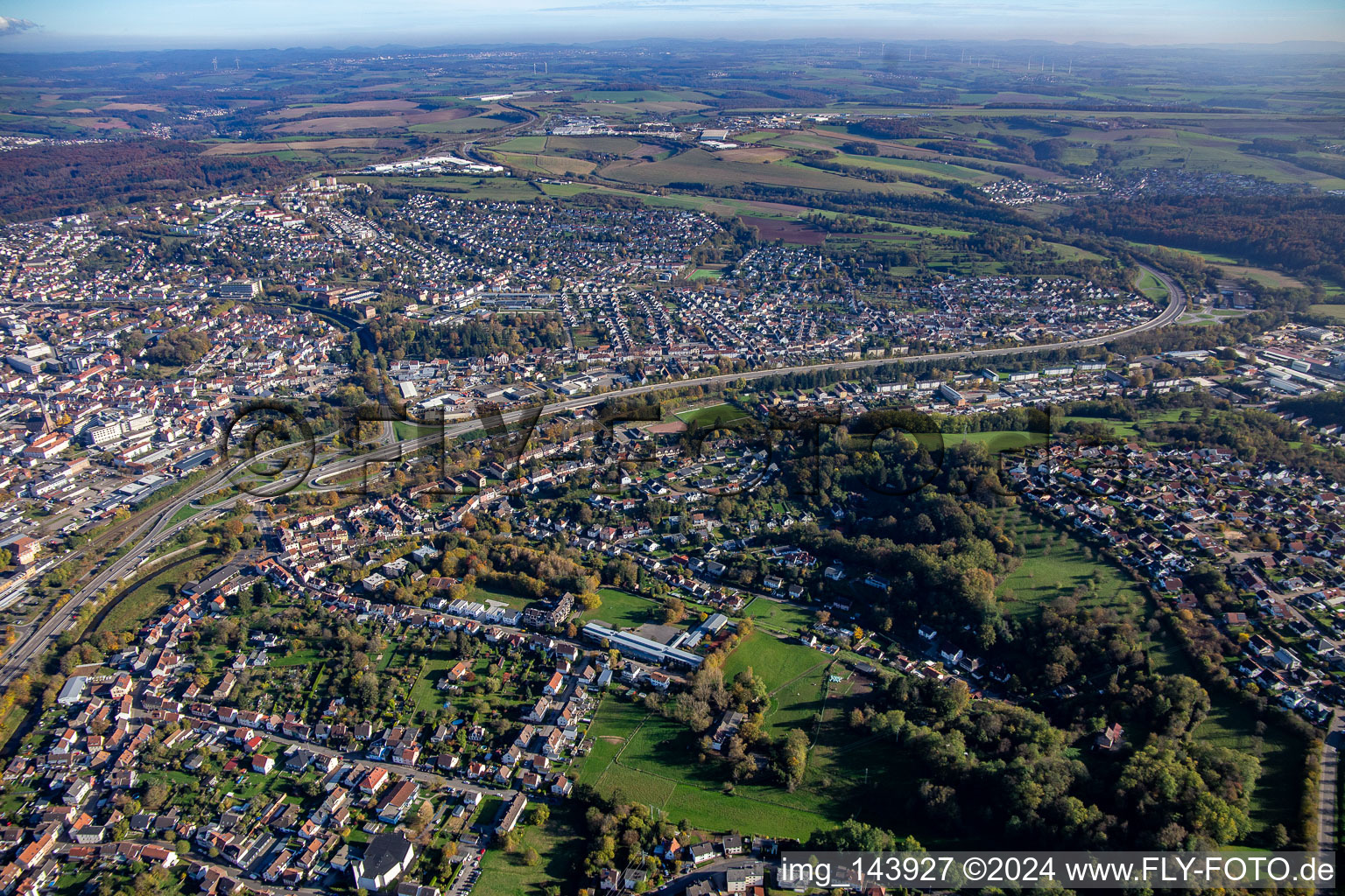 Route of the A8 motorway along the city in the district Ixheim in Zweibrücken in the state Rhineland-Palatinate, Germany