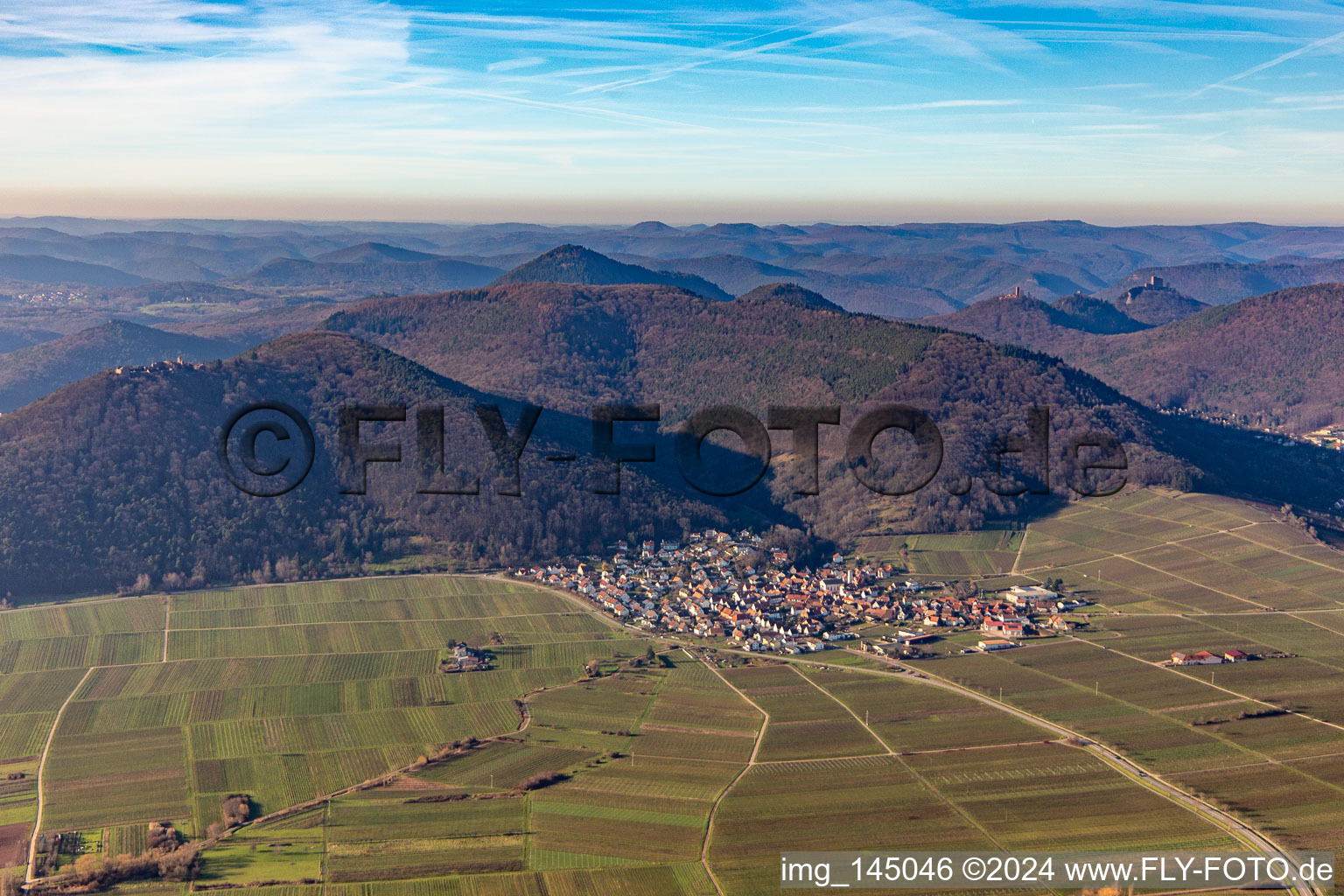 Wine village on the edge of the Haardt from the east in Eschbach in the state Rhineland-Palatinate, Germany
