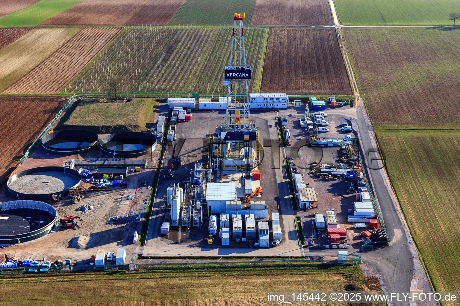Oblique view of Drilling rig of the V20 deep drilling site of Vulcan Energy at Schleidberg for the extraction of geothermal energy and lithium in Insheim in the state Rhineland-Palatinate, Germany