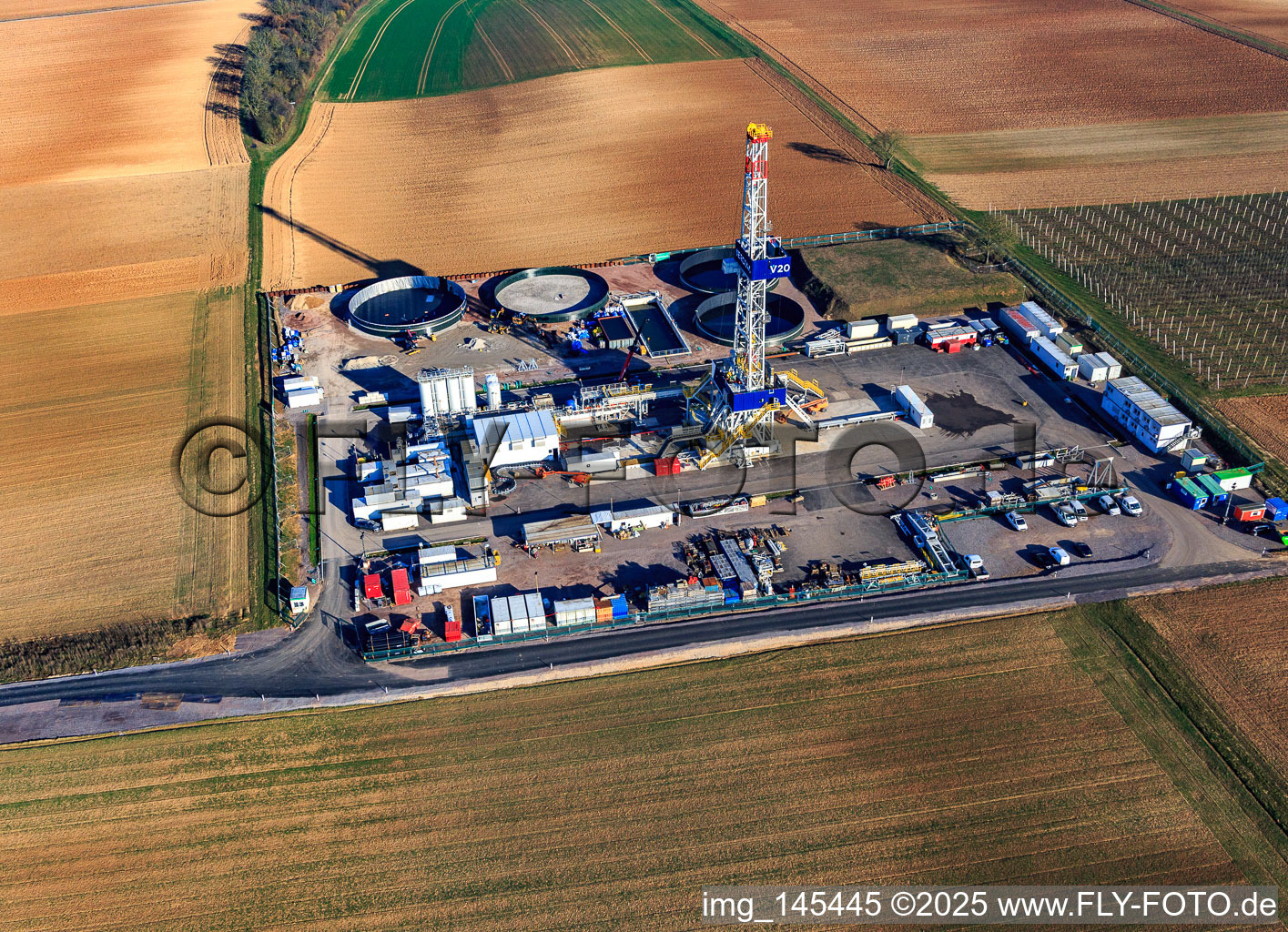 Drilling rig of the V20 deep drilling site of Vulcan Energy at Schleidberg for the extraction of geothermal energy and lithium in Insheim in the state Rhineland-Palatinate, Germany seen from above