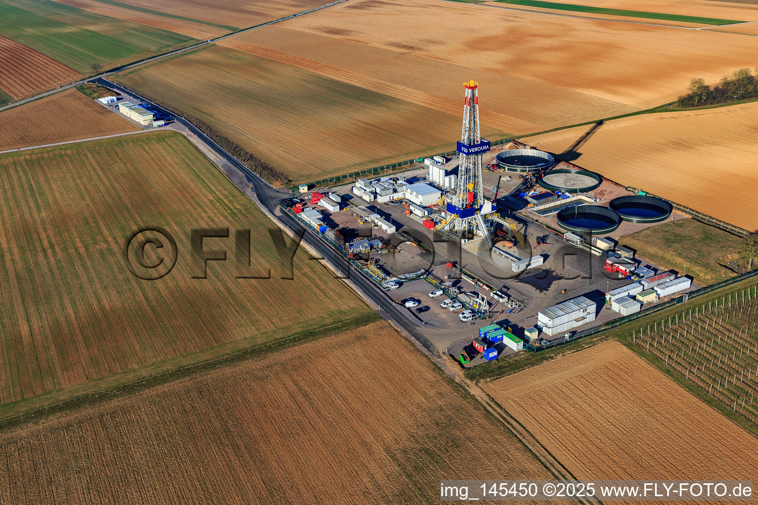 Bird's eye view of Drilling rig of the V20 deep drilling site of Vulcan Energy at Schleidberg for the extraction of geothermal energy and lithium in Insheim in the state Rhineland-Palatinate, Germany