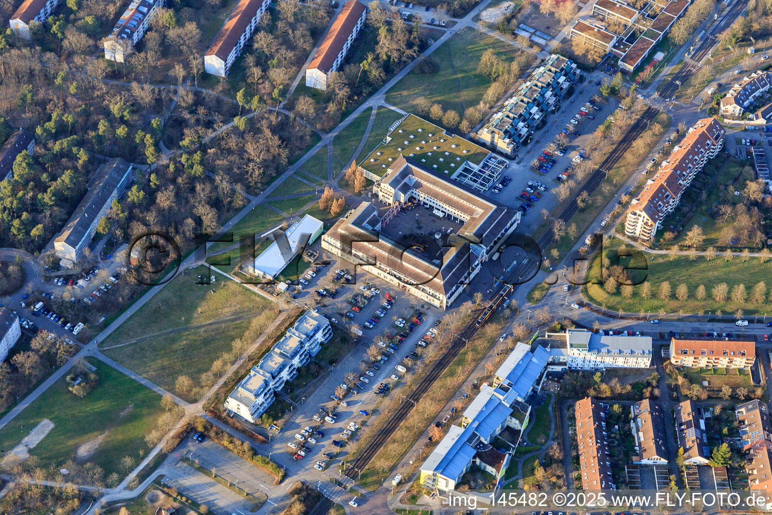 Center with BBBank, Sparkasse, EDEKA Behrens in the district Waldstadt in Karlsruhe in the state Baden-Wuerttemberg, Germany