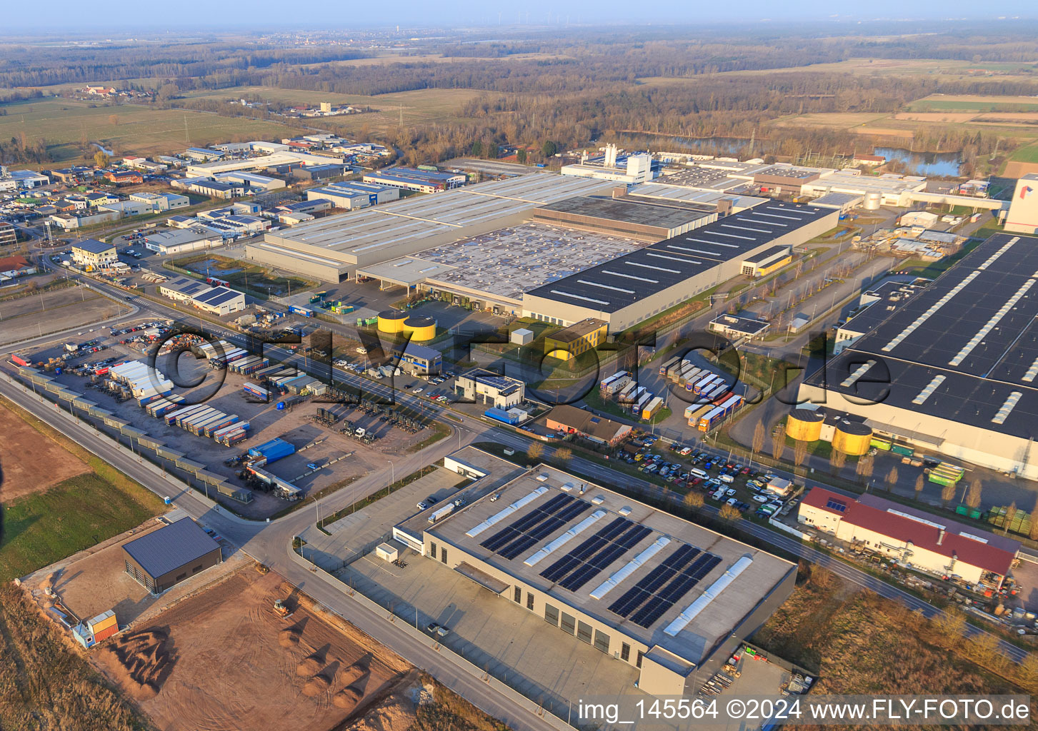 Interpark industrial area from the west with Guth Ventiltechnik GmbH, K2 Verpackungen GmbH & Co. KG in Offenbach an der Queich in the state Rhineland-Palatinate, Germany