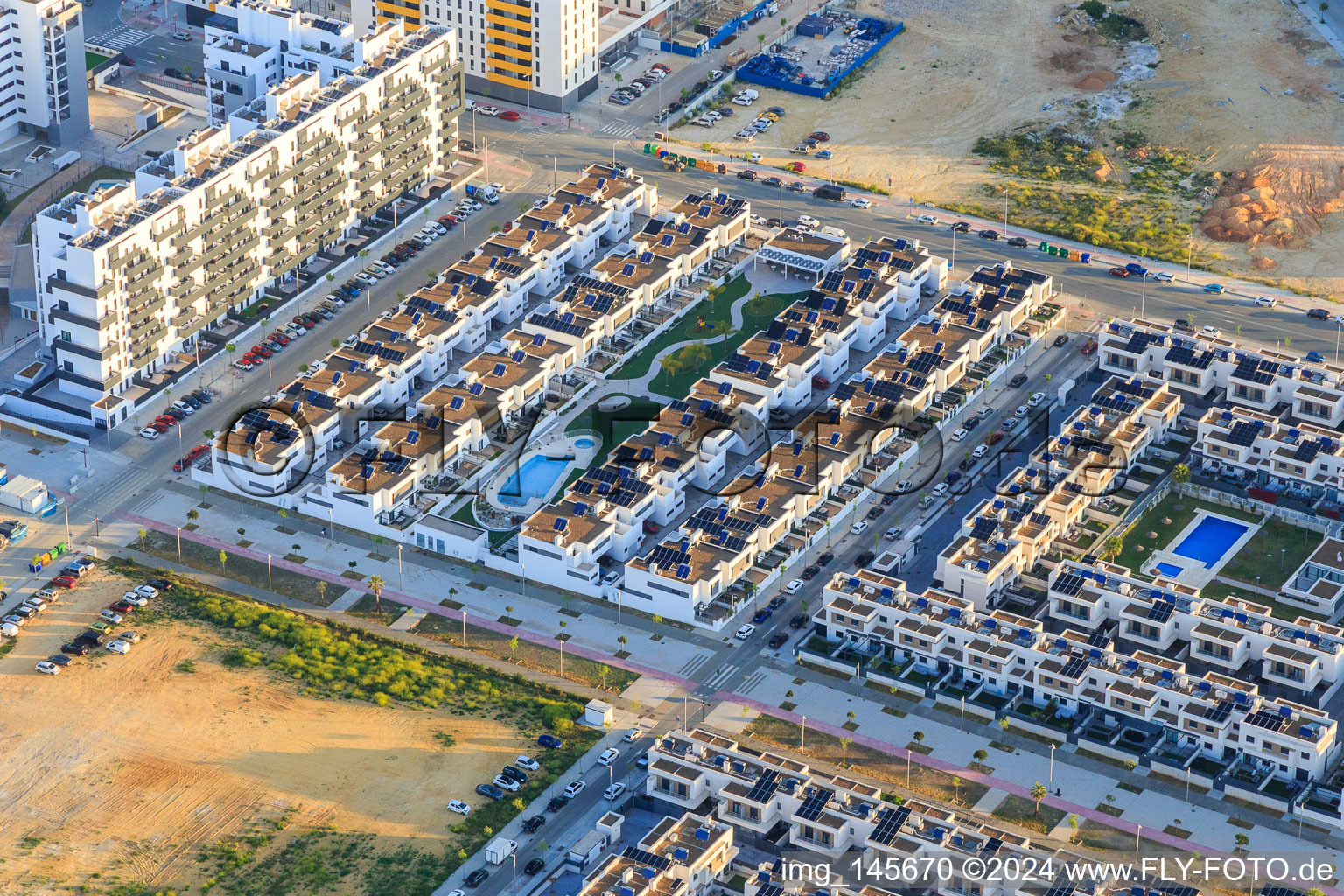 New development area on Jose Luis Lopez Perez with Arquitecto Técnico - Roberto Roldán in Dos Hermanas in the state Seville, Spain