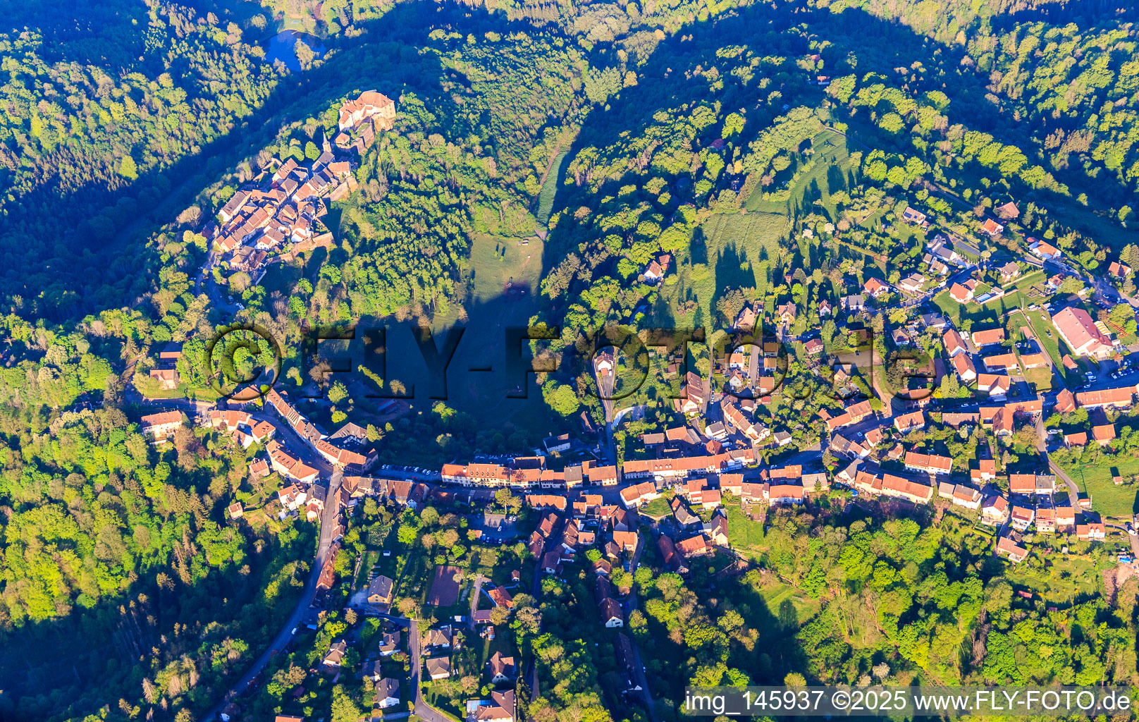 View of the town in the hilly Alsace of the Northern Vosges with Lützelstein Castle / Château de La Petite-Pierre in the morning from the northeast in La Petite-Pierre in the state Bas-Rhin, France