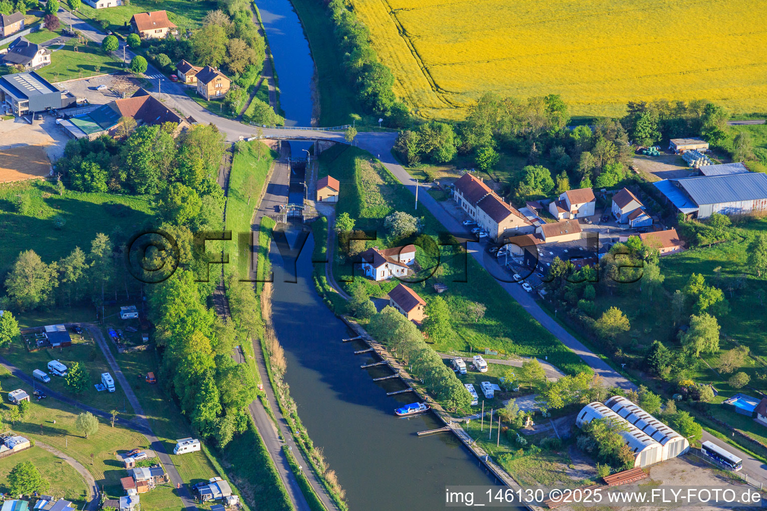 Écluse n°17 d'Harskirchen on the Canal des houllères de la Sarre in Harskirchen in the state Bas-Rhin, France