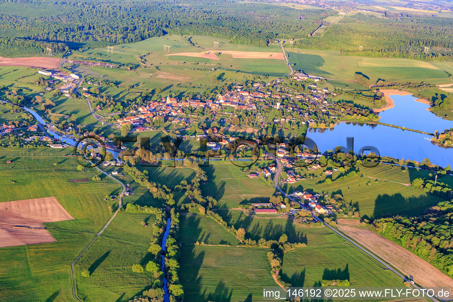 Oblique view of View of the town at Lake Mittersheim from the west in Mittersheim in the state Moselle, France