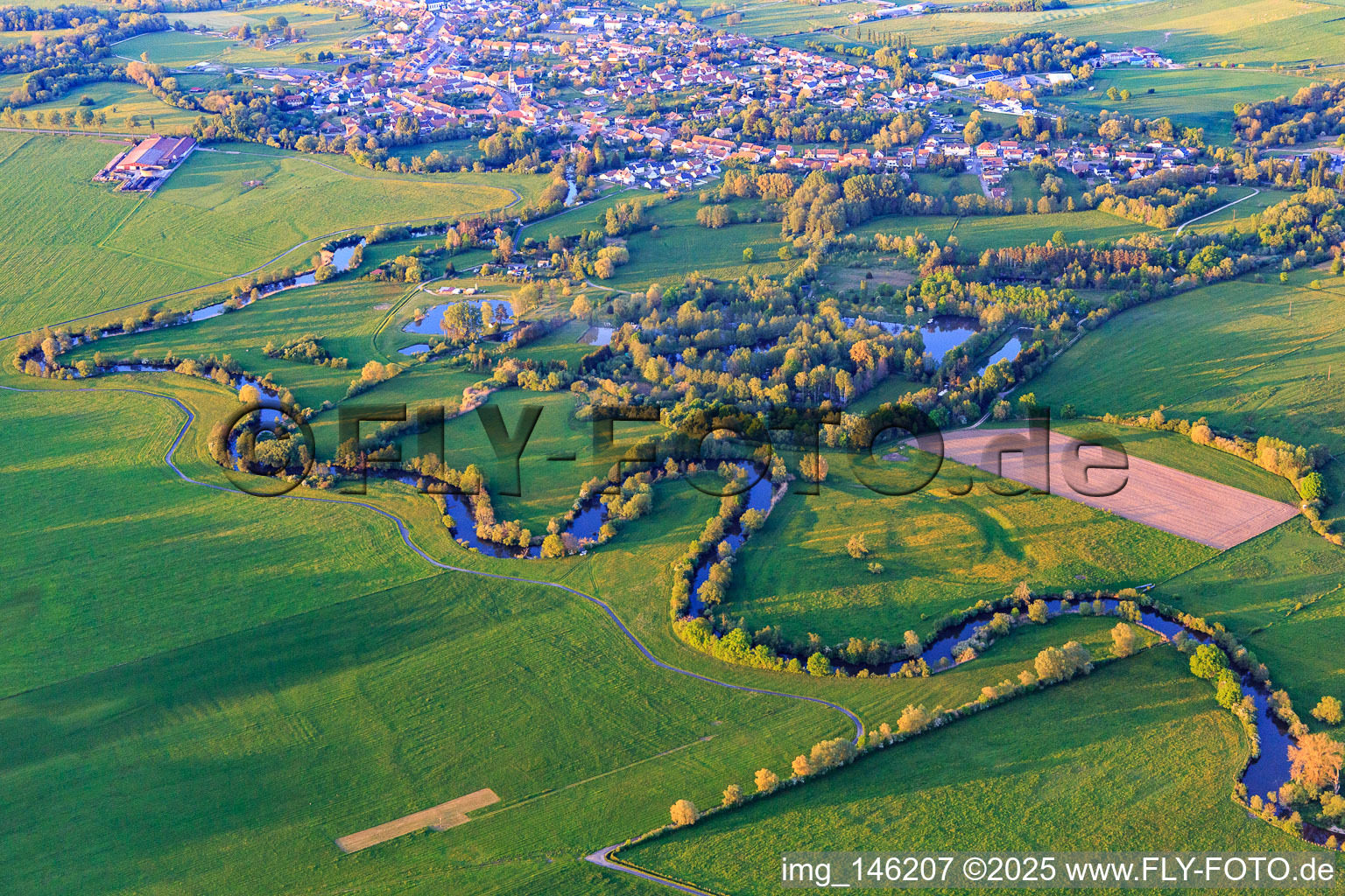 Meandering course of the Saar in Keskastel in the state Bas-Rhin, France