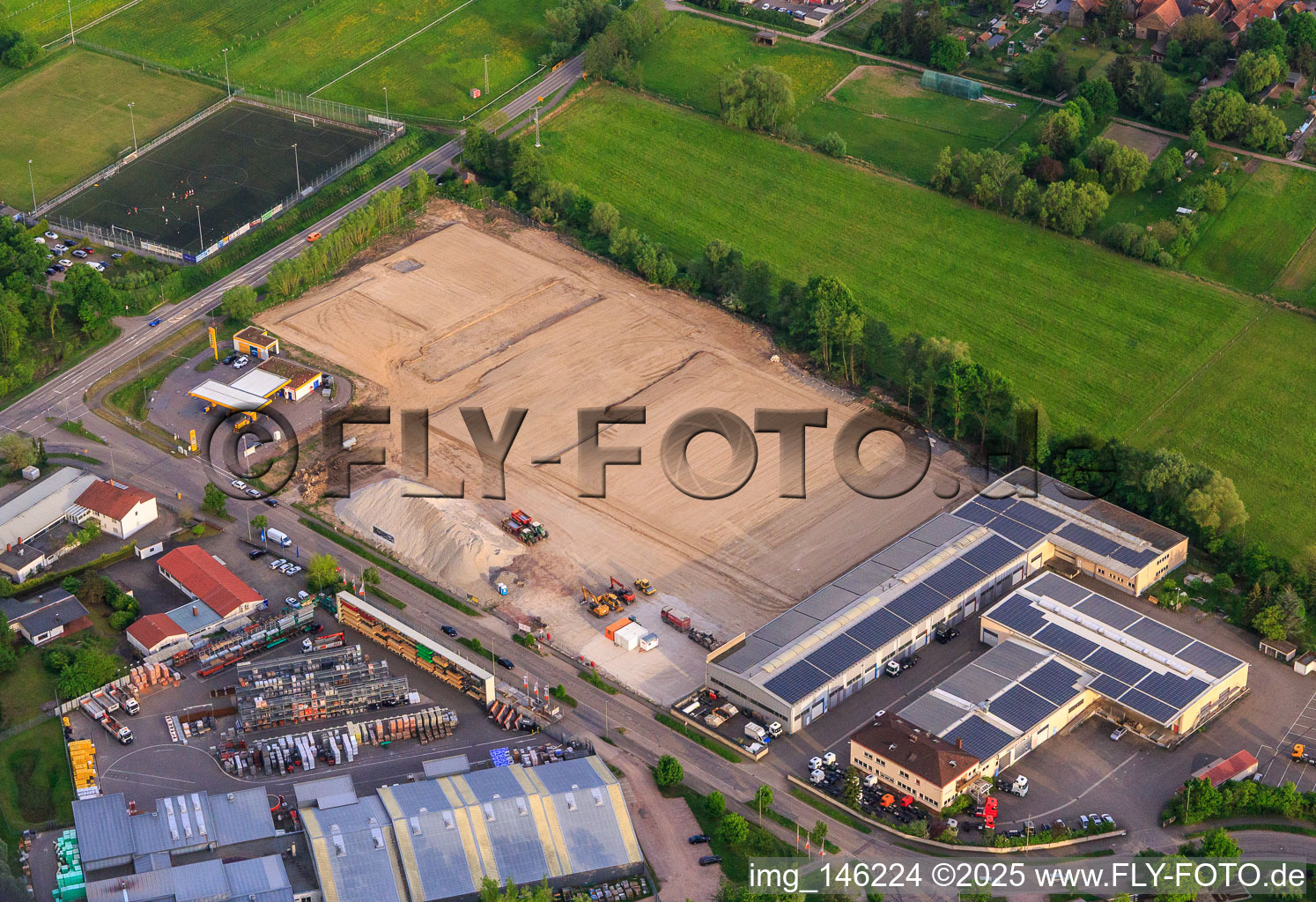 Oblique view of Construction site for the development of the new logistics park of HANSAINVEST and DFI-Real-Estate Kandel after demolition of the OBI market in the district Minderslachen in Kandel in the state Rhineland-Palatinate, Germany